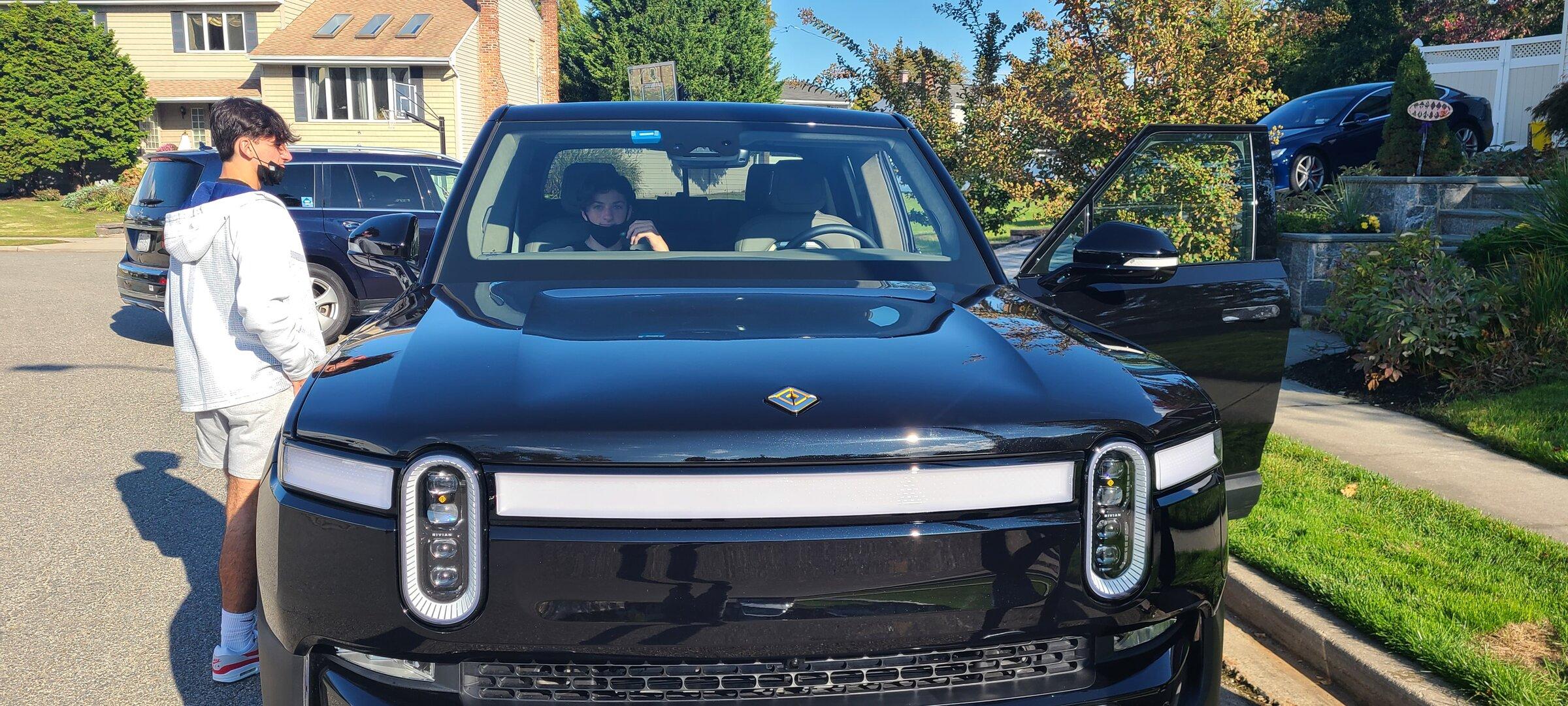 Rivian R1T R1S Had call with Rivian Guide, delay on Ocean Coast interior 20211022_150953