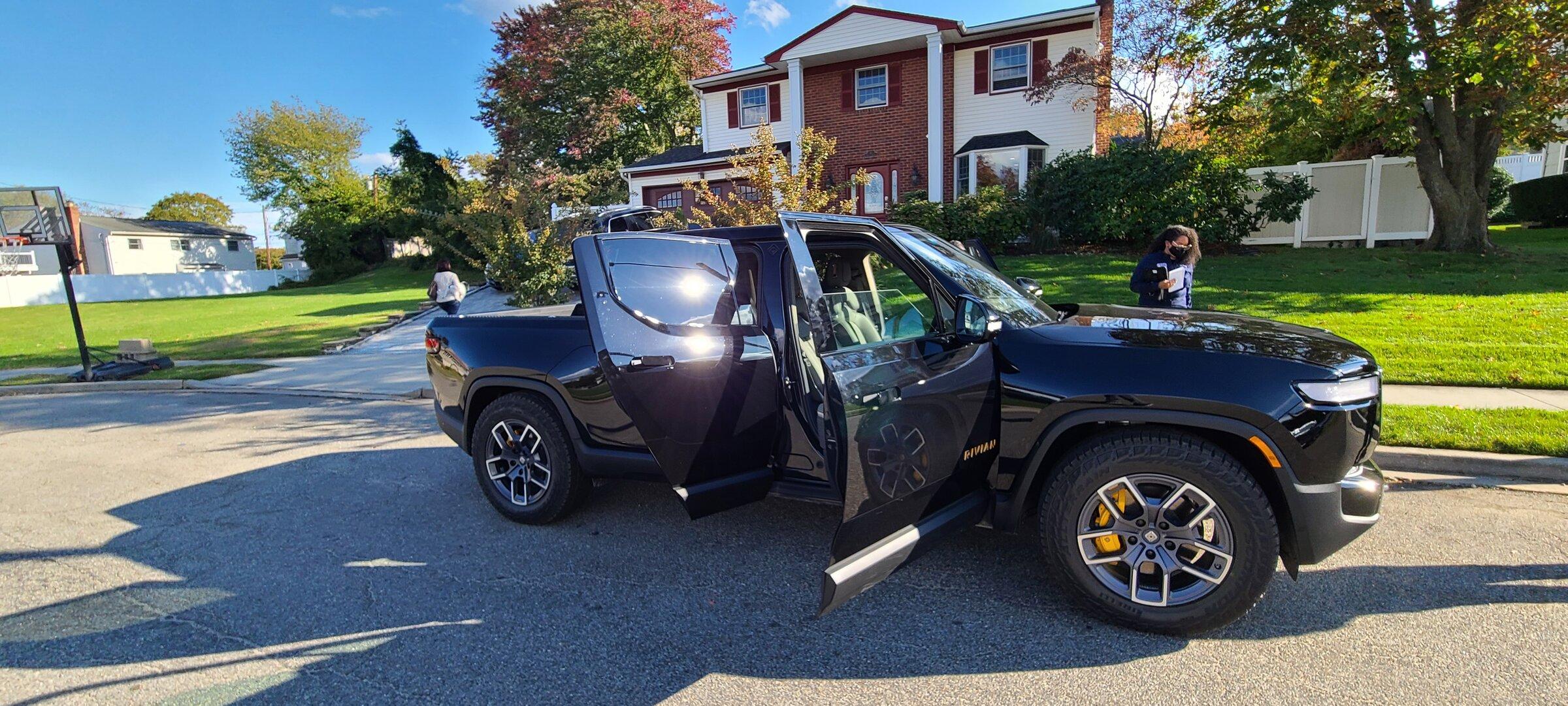 Rivian R1T R1S Had call with Rivian Guide, delay on Ocean Coast interior 20211022_150744