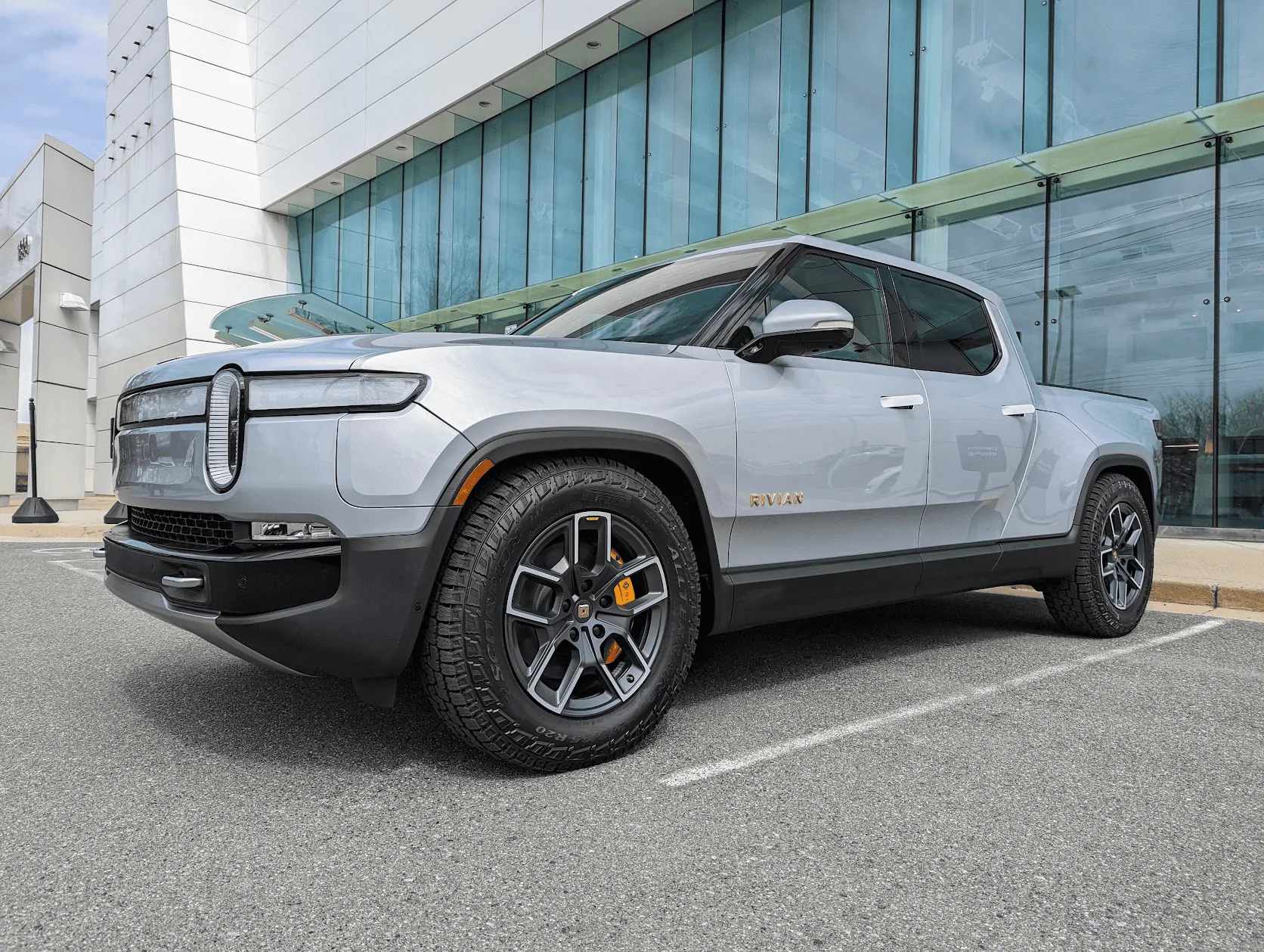 Rivian R1T R1S Tiger stripes in hood paint 1648576967550
