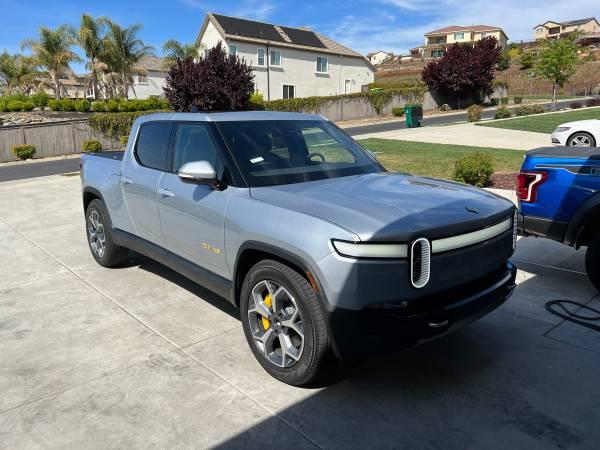 Rivian R1T R1S LA SILVER Rivian Photos 7CF55F6B-37A5-42CE-BBCF-630AD7AB2524