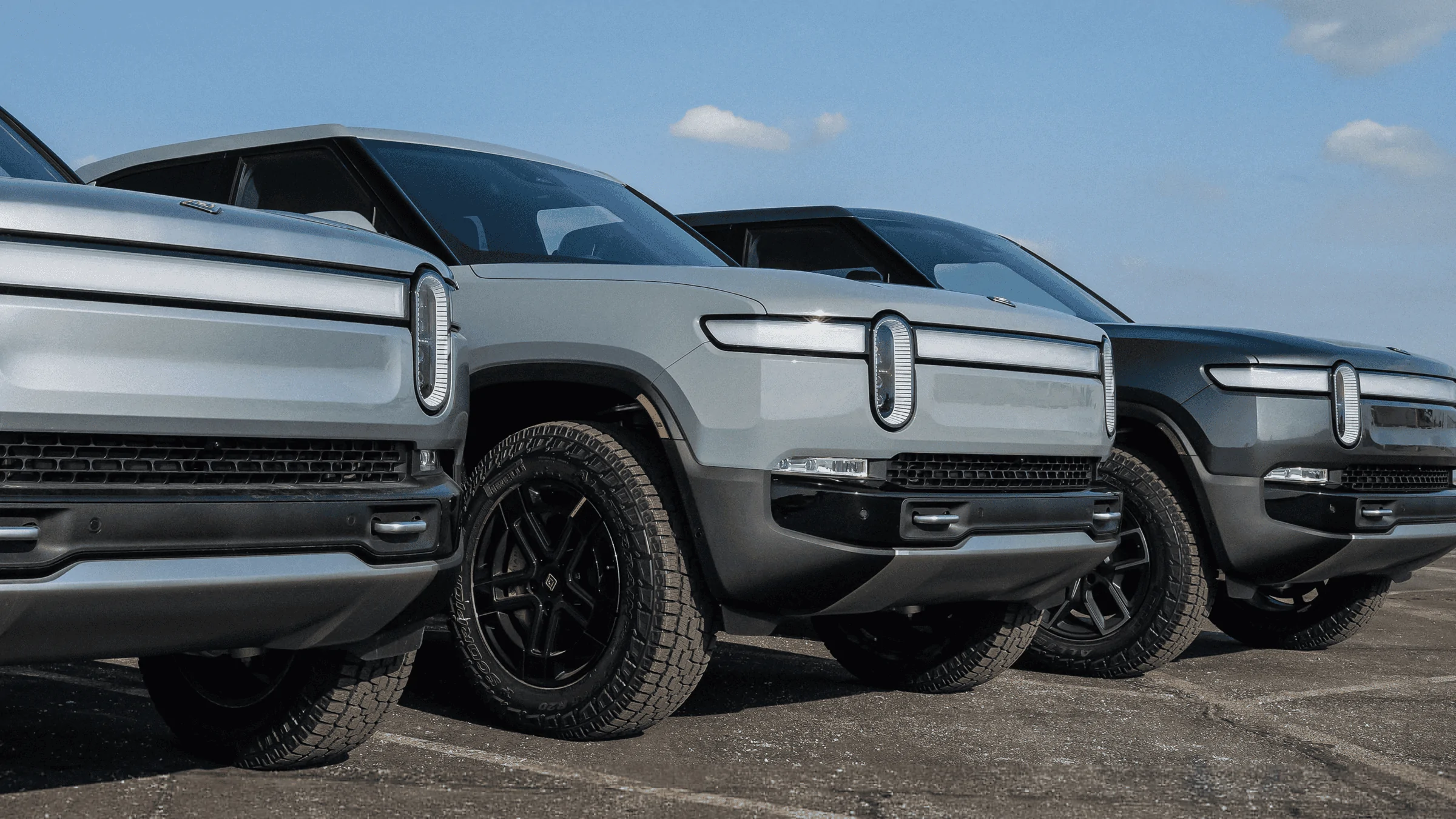 Rivian R1T R1S Tiger stripes in hood paint 1648584752199