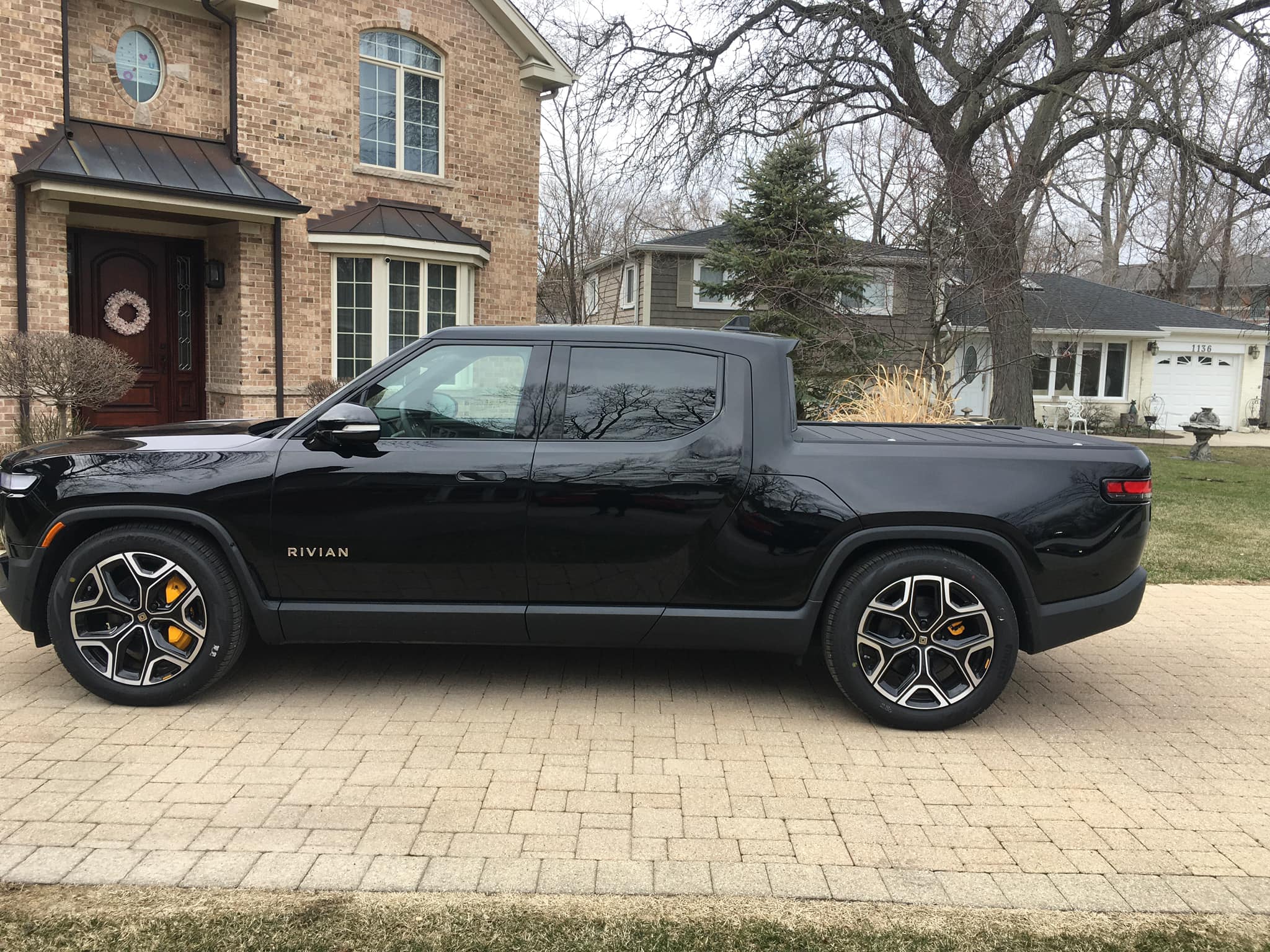 Rivian R1T R1S MIDNIGHT (Black) Rivian Photos 277676132_4731380763638832_6717437600803129385_n