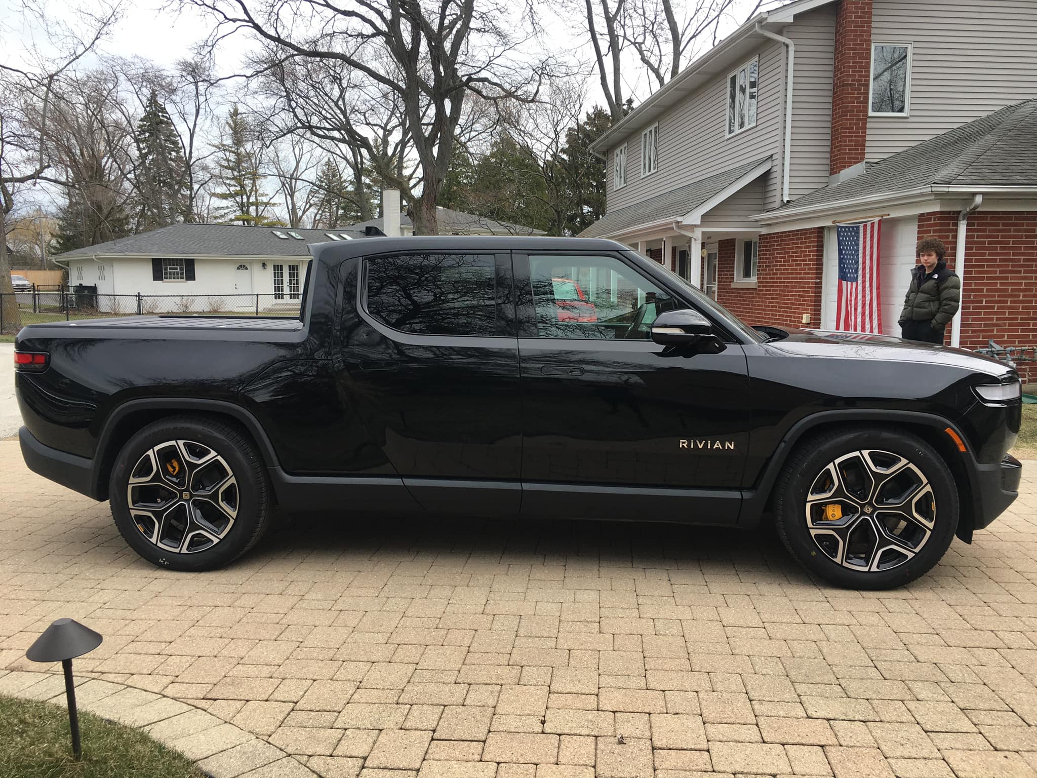 Rivian R1T R1S MIDNIGHT (Black) Rivian Photos 277458644_4731380776972164_2135239198569426564_n
