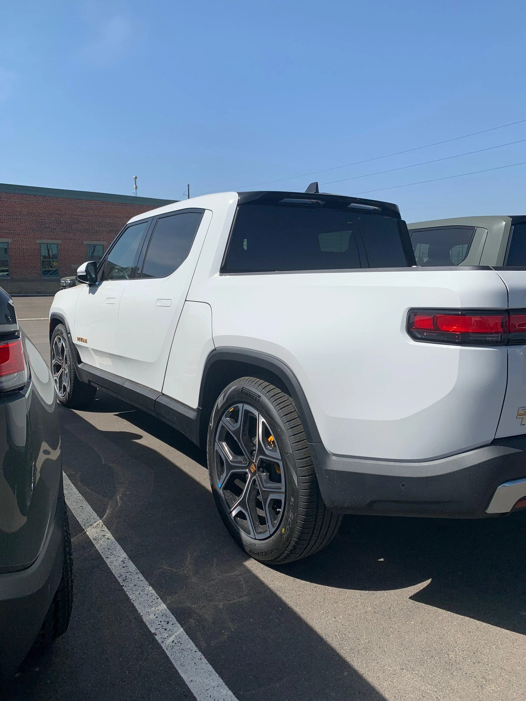 Rivian R1T R1S FOREST GREEN R1T Photos 1648603501232