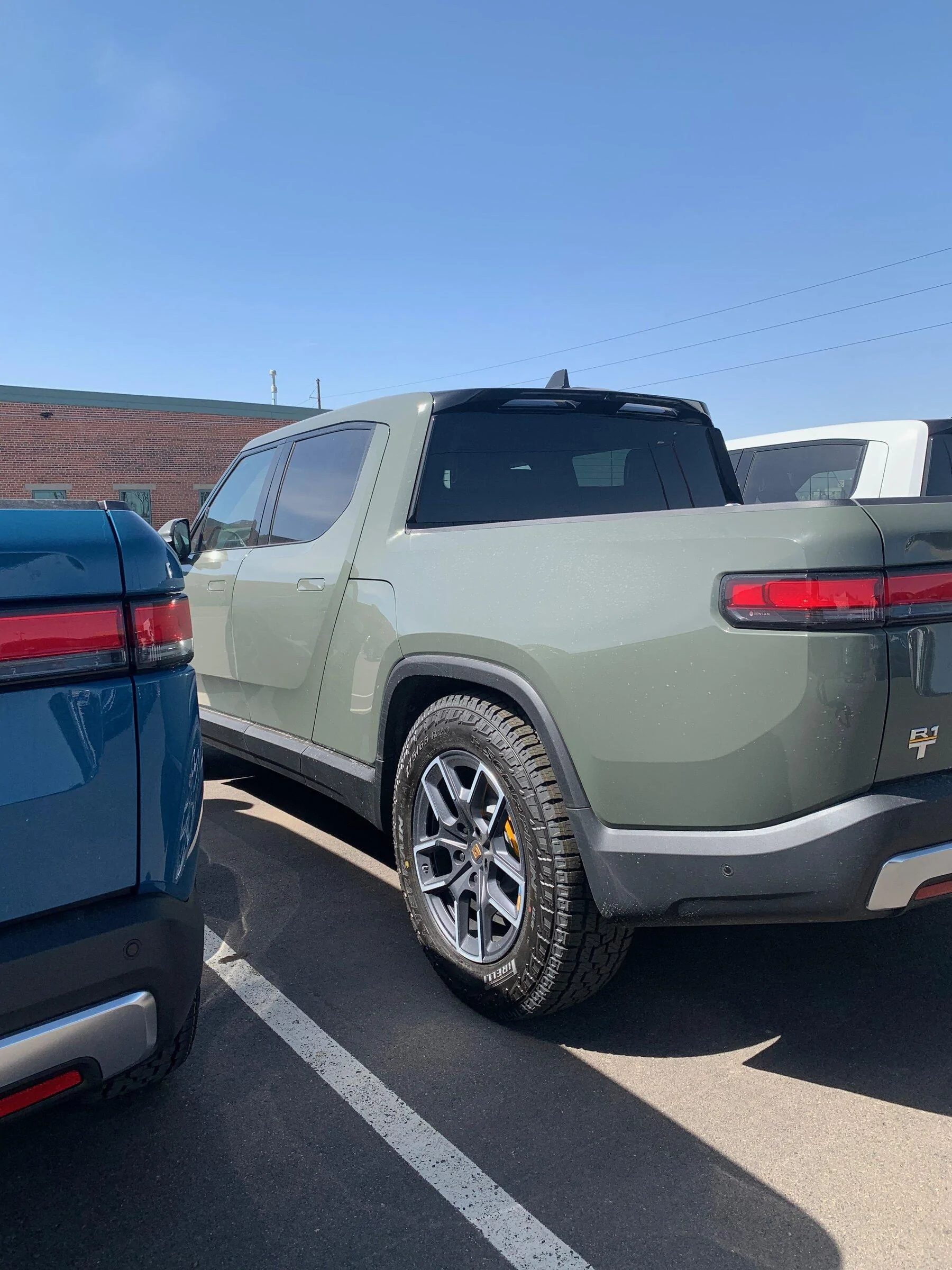 Rivian R1T R1S FOREST GREEN R1T Photos 1648603534249