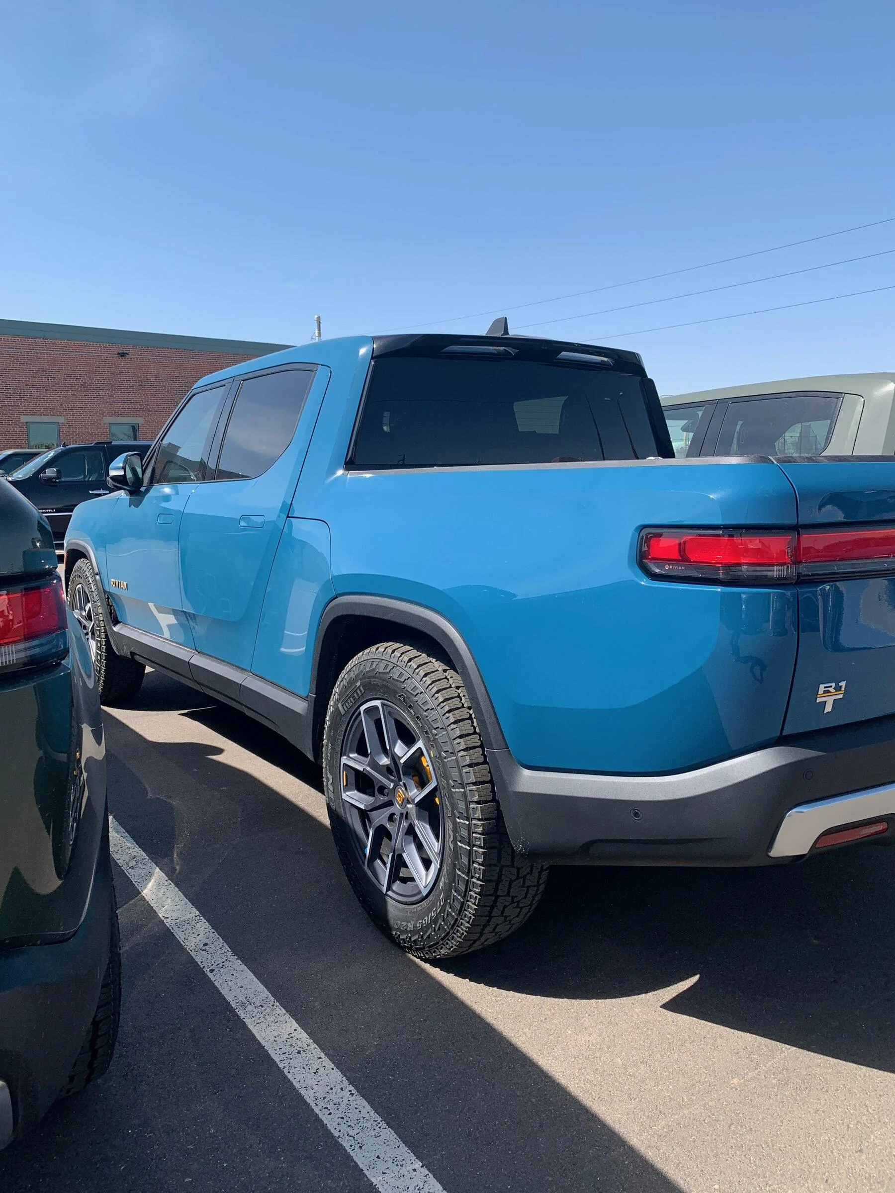 Rivian R1T R1S FOREST GREEN R1T Photos 1648603542834