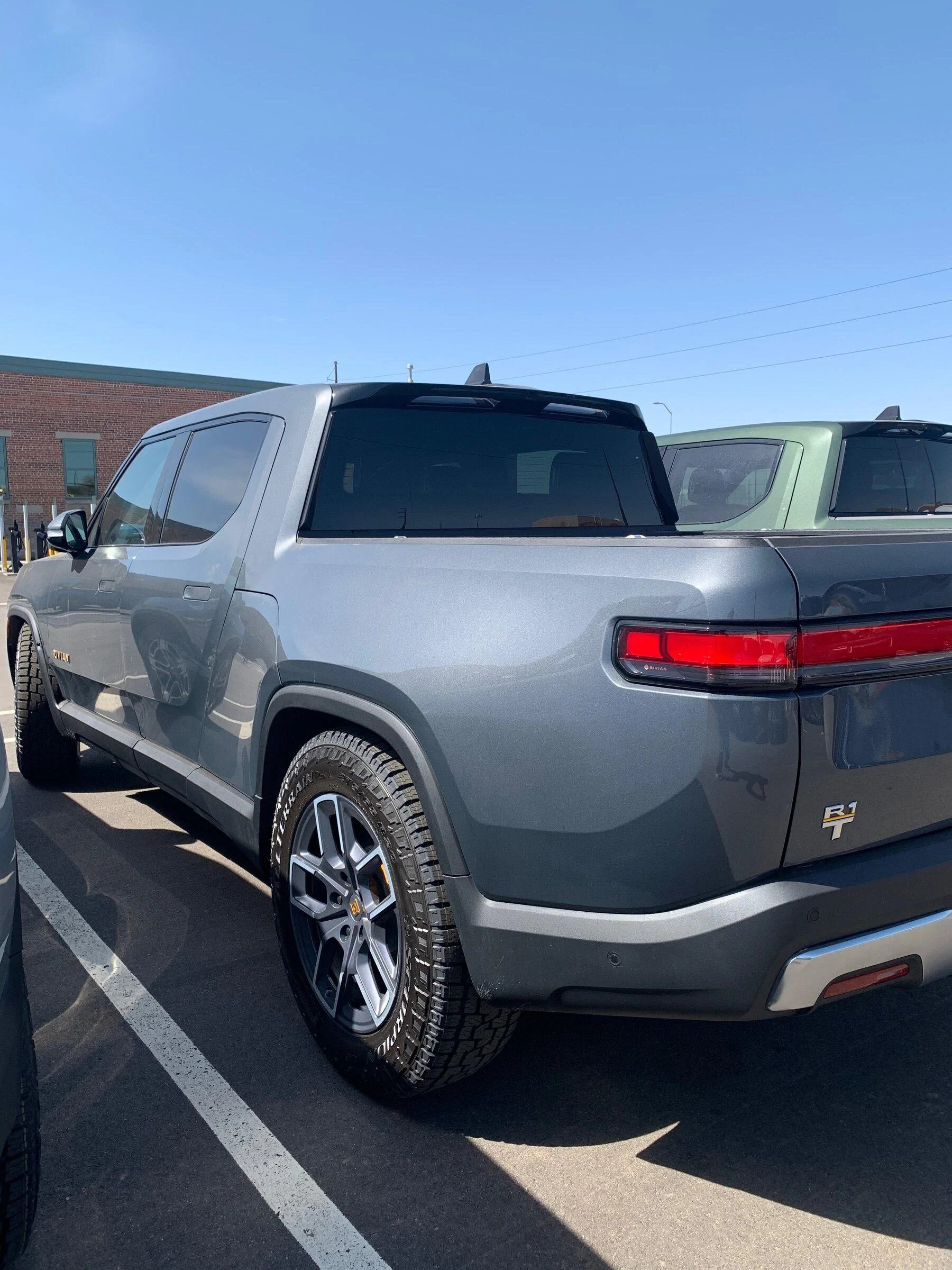 Rivian R1T R1S FOREST GREEN R1T Photos 1648603558702