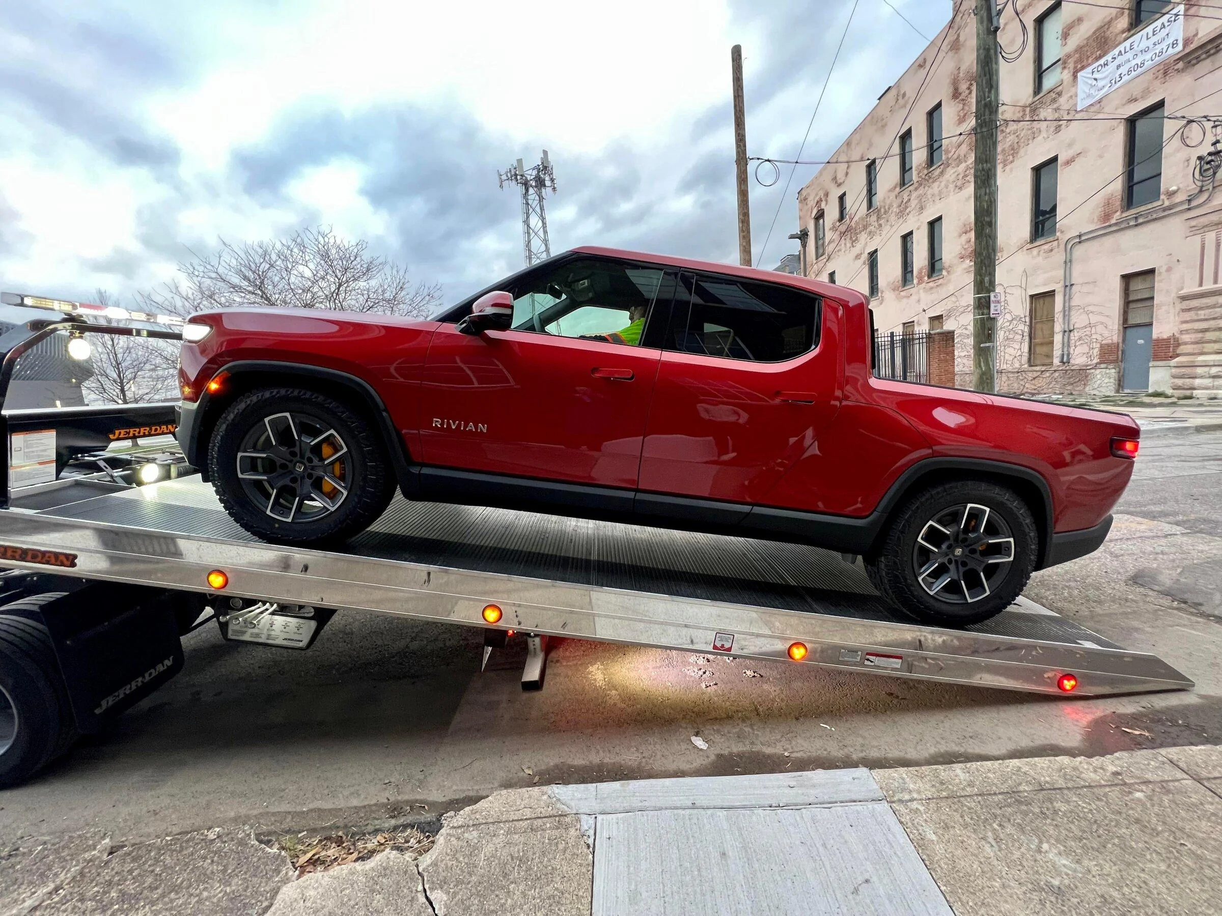 Rivian R1T R1S RED CANYON Rivian Photos c4fdbi50ldp81
