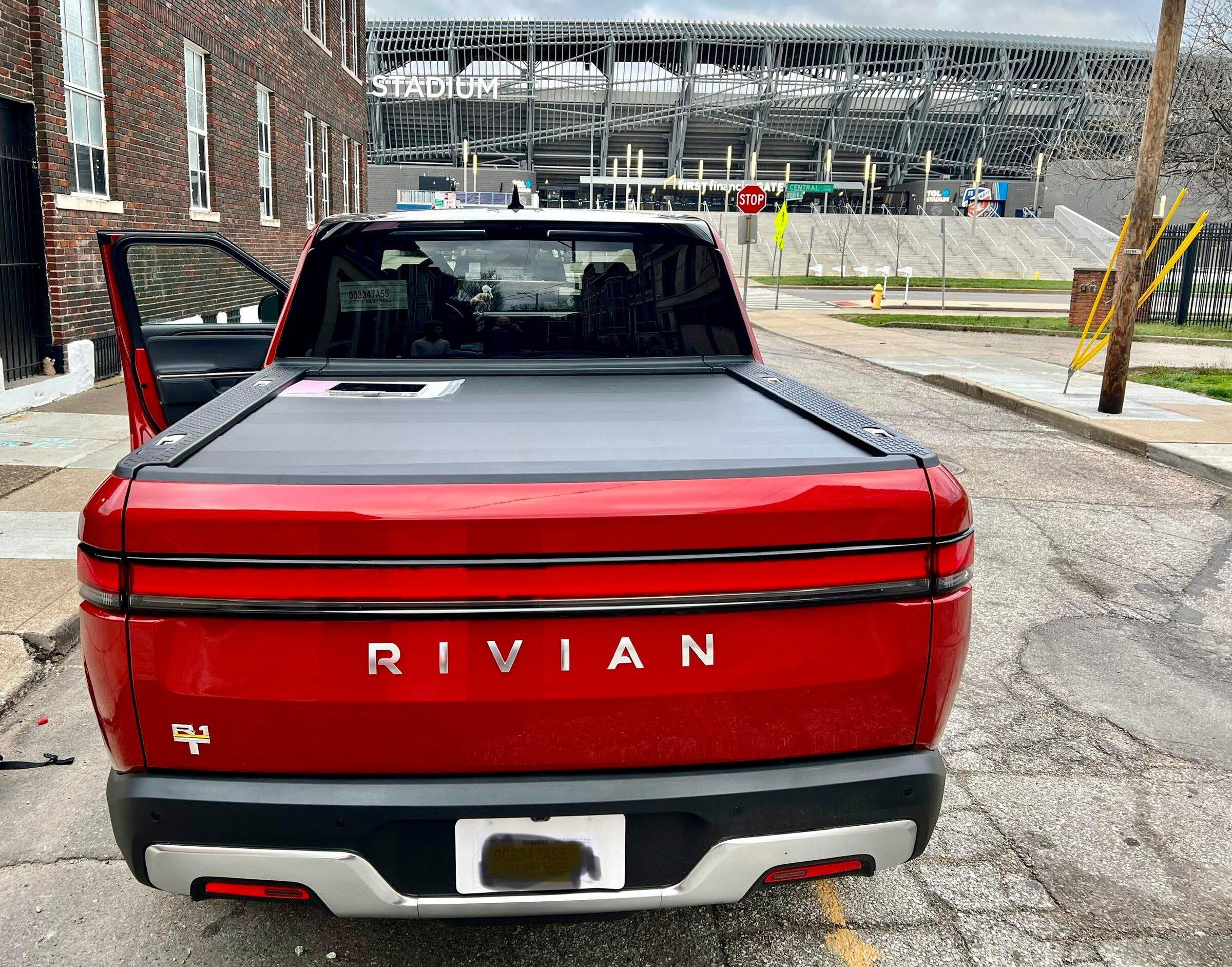 Rivian R1T R1S RED CANYON Rivian Photos hselqb50ldp81