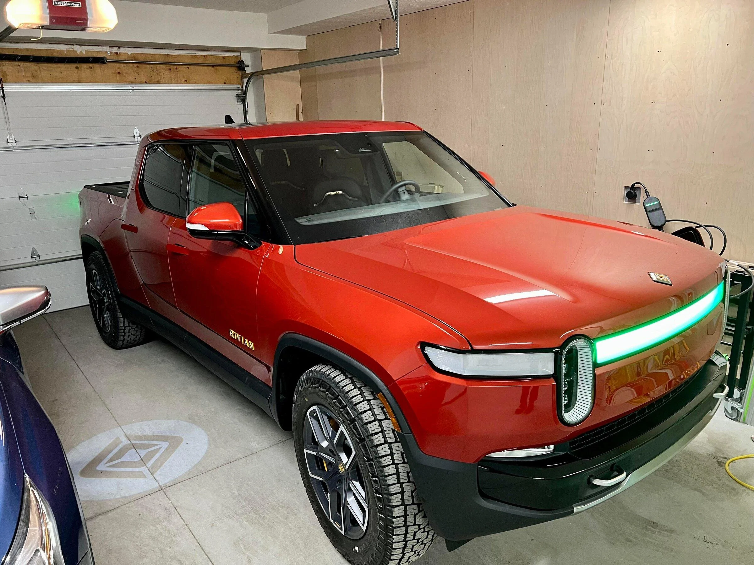 Rivian R1T R1S RED CANYON Rivian Photos 9qb47j50ldp81