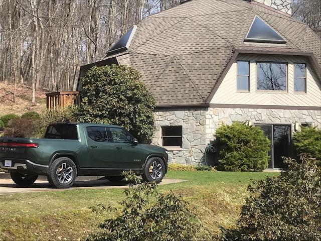 Rivian R1T R1S FOREST GREEN R1T Photos IMG_7479