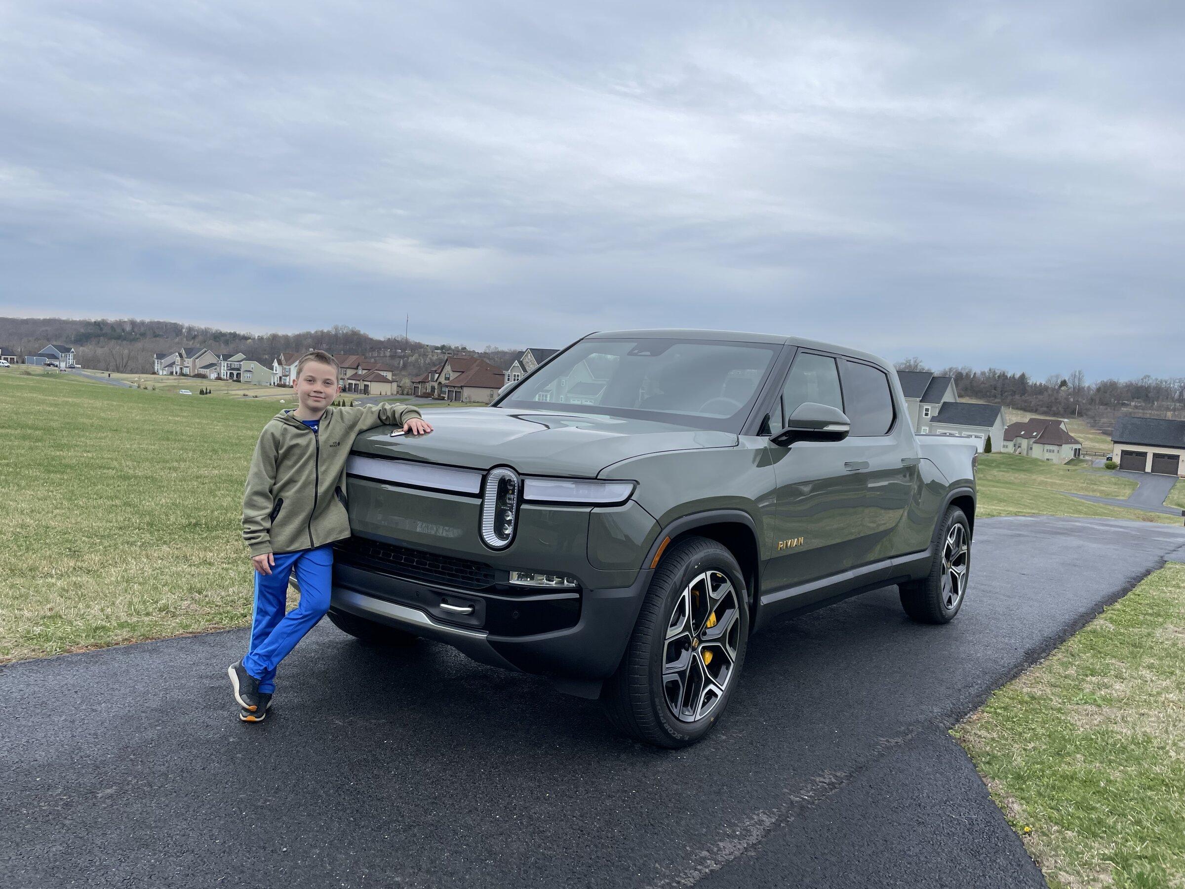 Rivian R1T R1S LAUNCH GREEN R1T Photos DABEDF20-378E-4A7F-86F2-265D9C8E9E21