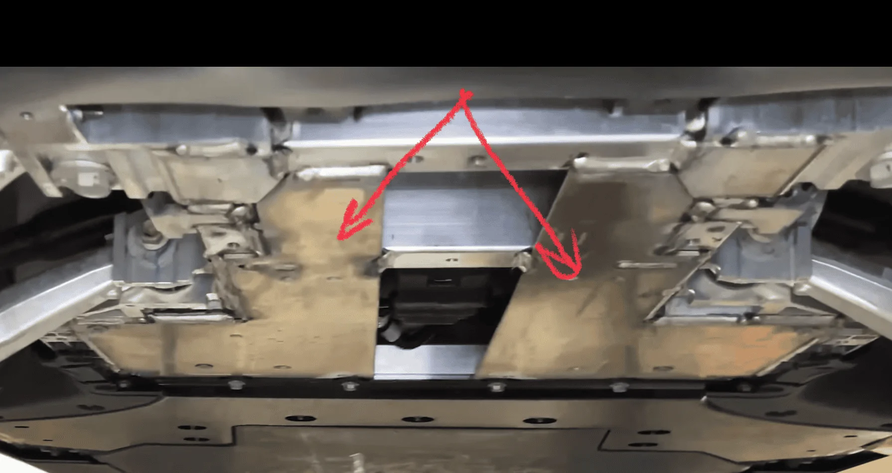 Rivian R1T R1S R1T underbody review by Sandy Munro. "Amazing suspension." 1648669745292