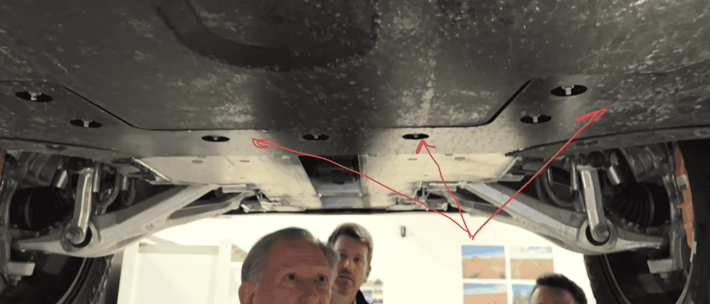 Rivian R1T R1S R1T underbody review by Sandy Munro. "Amazing suspension." 1648670072547
