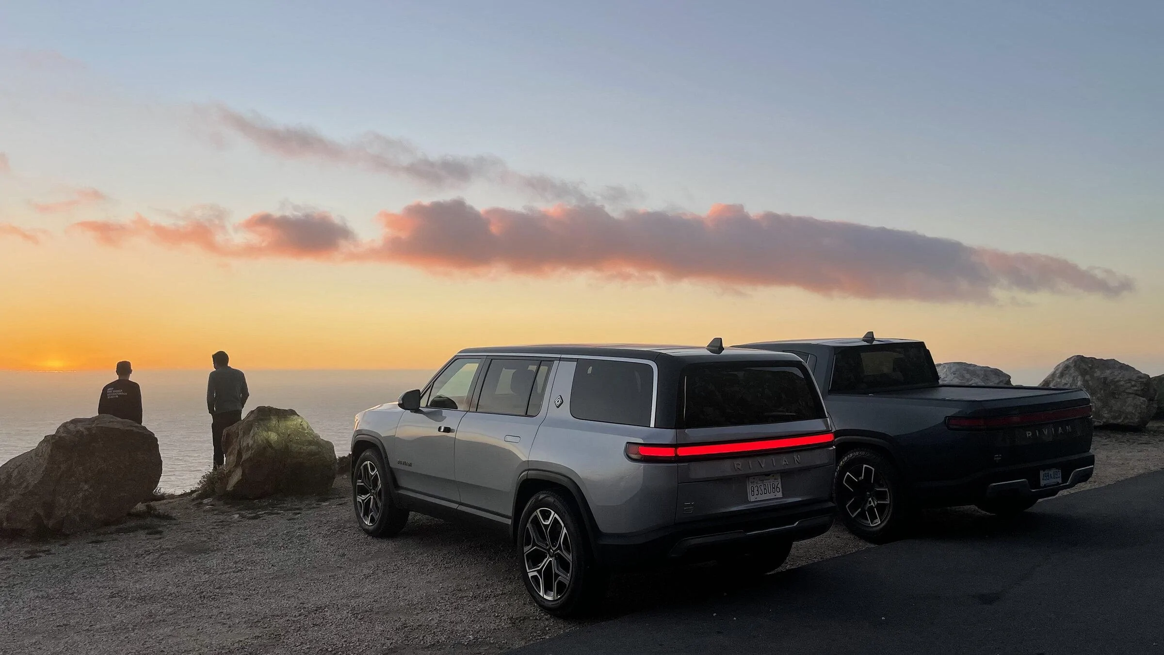 Rivian R1T R1S LA SILVER Rivian Photos FPNPNIlVQAEcQFJ