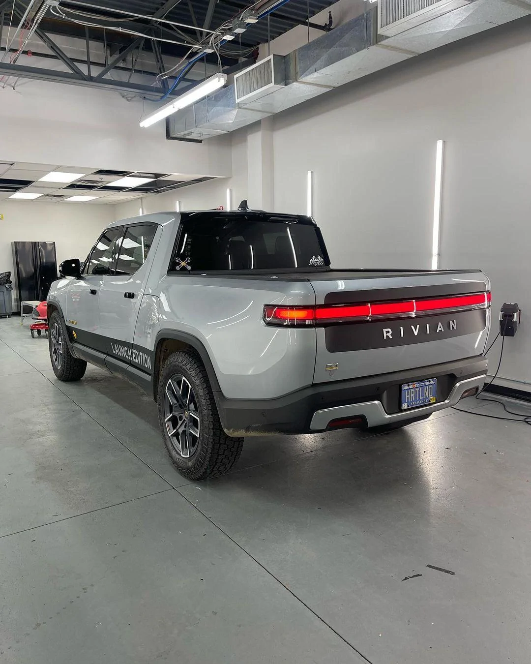 Rivian R1T R1S LA SILVER Rivian Photos 277435465_169066312140809_8643348059452174599_n