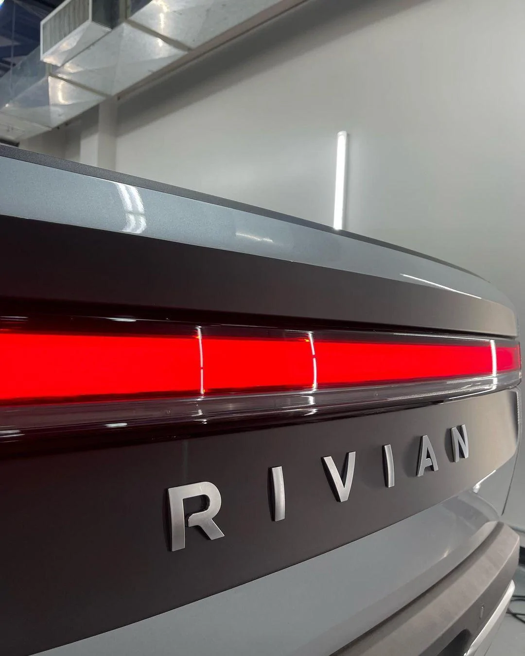 Rivian R1T R1S LA SILVER Rivian Photos 277598164_707316753617795_4297074669178510922_n