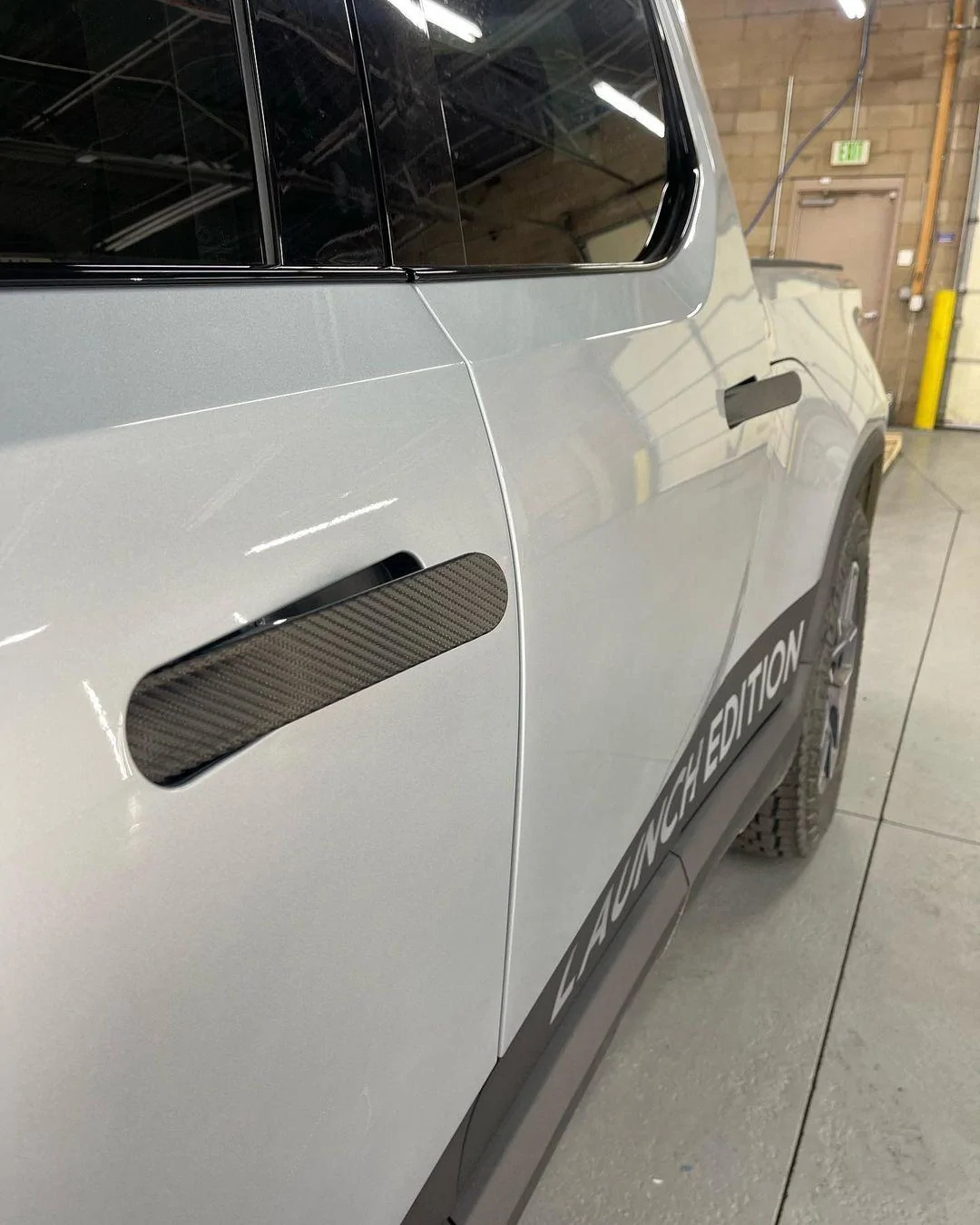 Rivian R1T R1S LA SILVER Rivian Photos 277616509_664231068119347_8656205004353711235_n