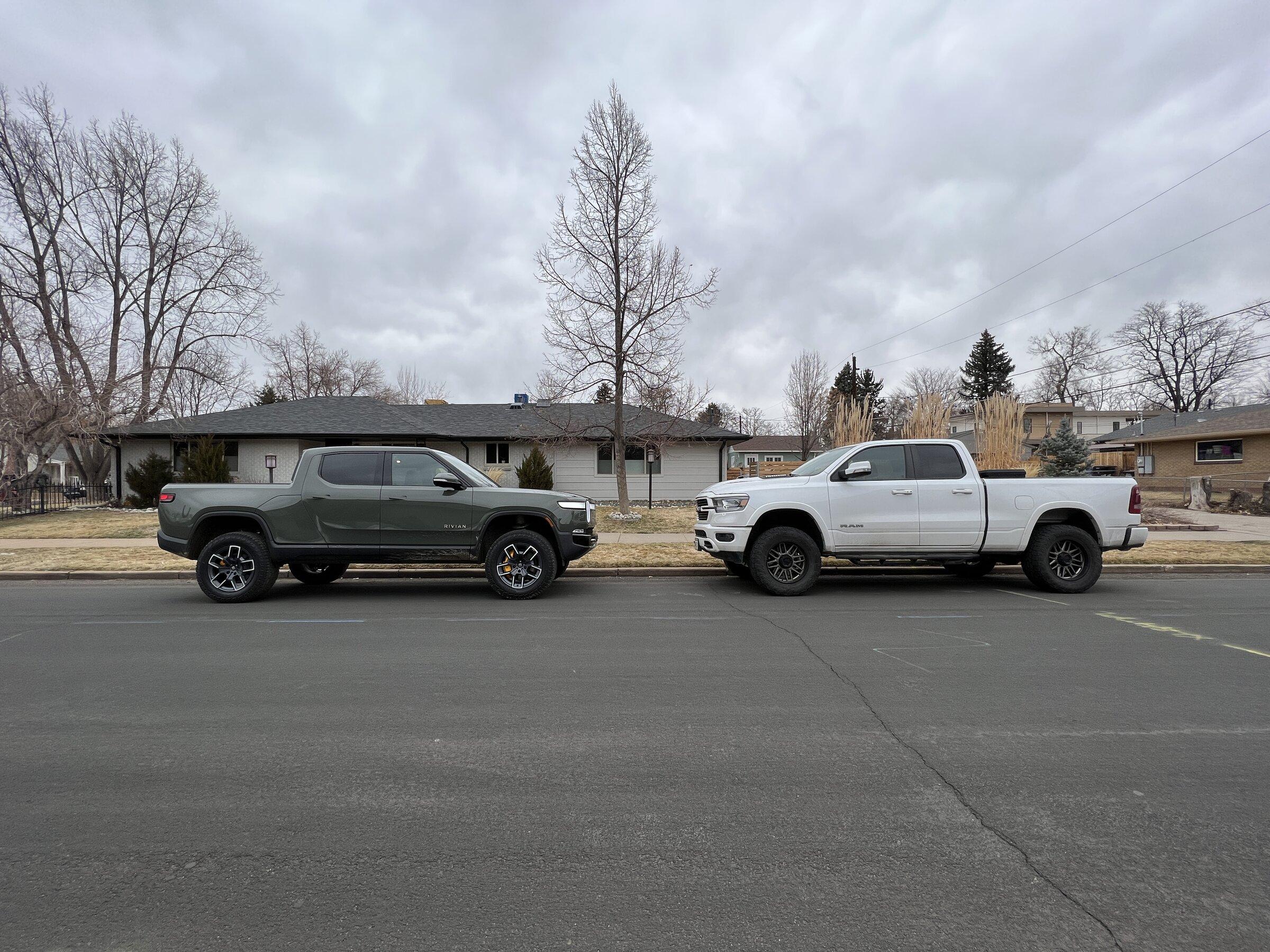 Rivian R1T R1S Pics of Rivians at MAX ride height (14.9in clearance) 91863F6A-58C9-48B1-ACE3-2FE30E0D562B