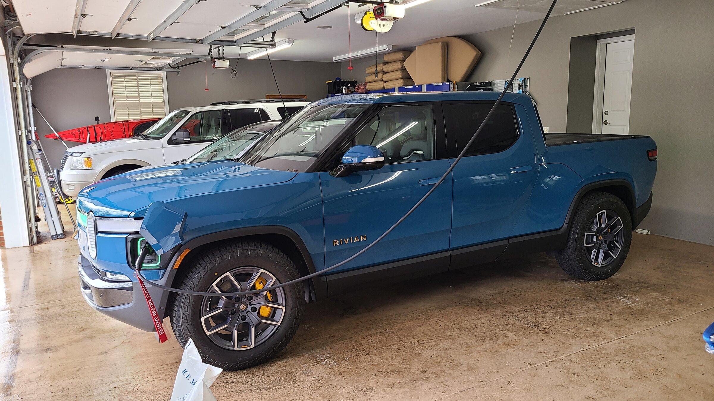 Rivian R1T R1S Another one in the DMV 20220331_151827
