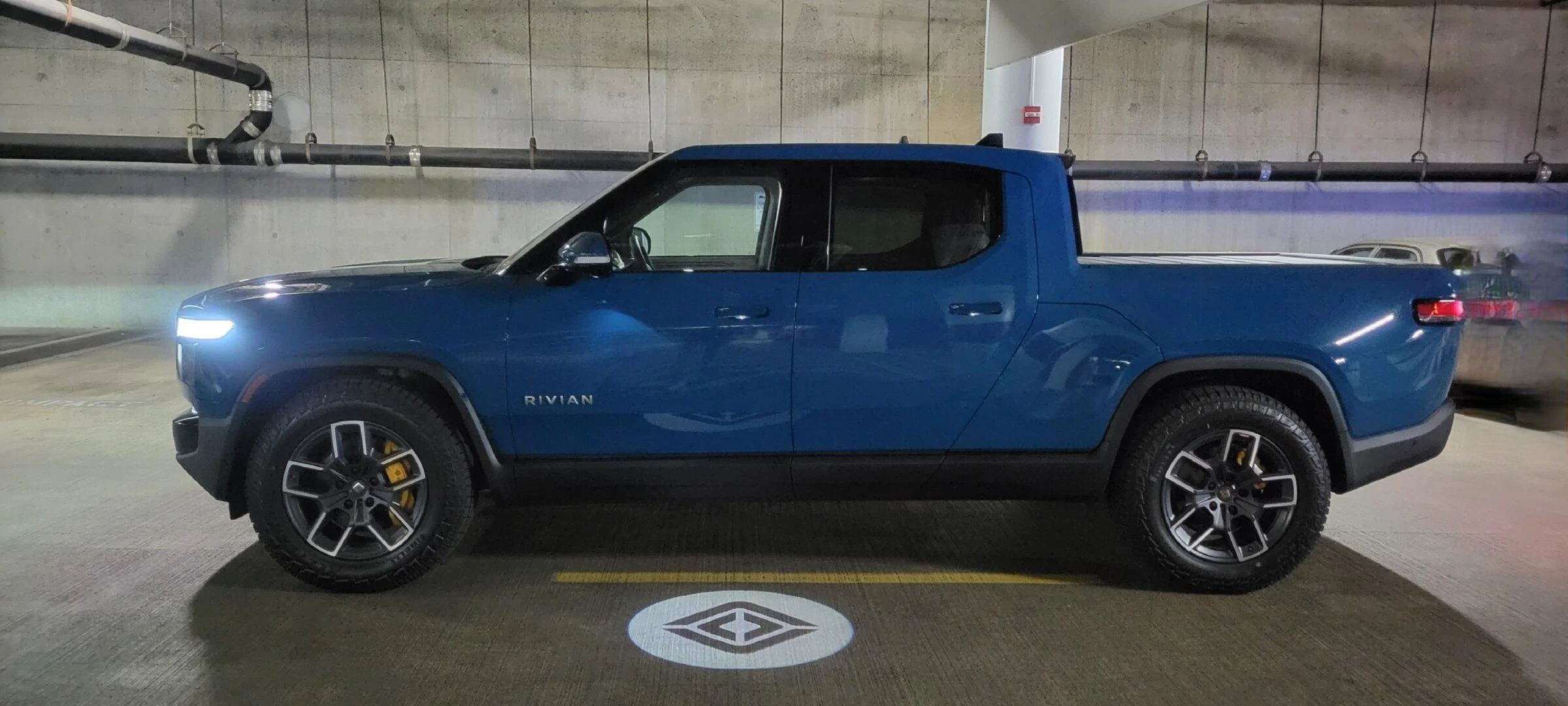 Rivian R1T R1S Bellevue Pickup (Get it?) 3/31/2022 20220401_182131