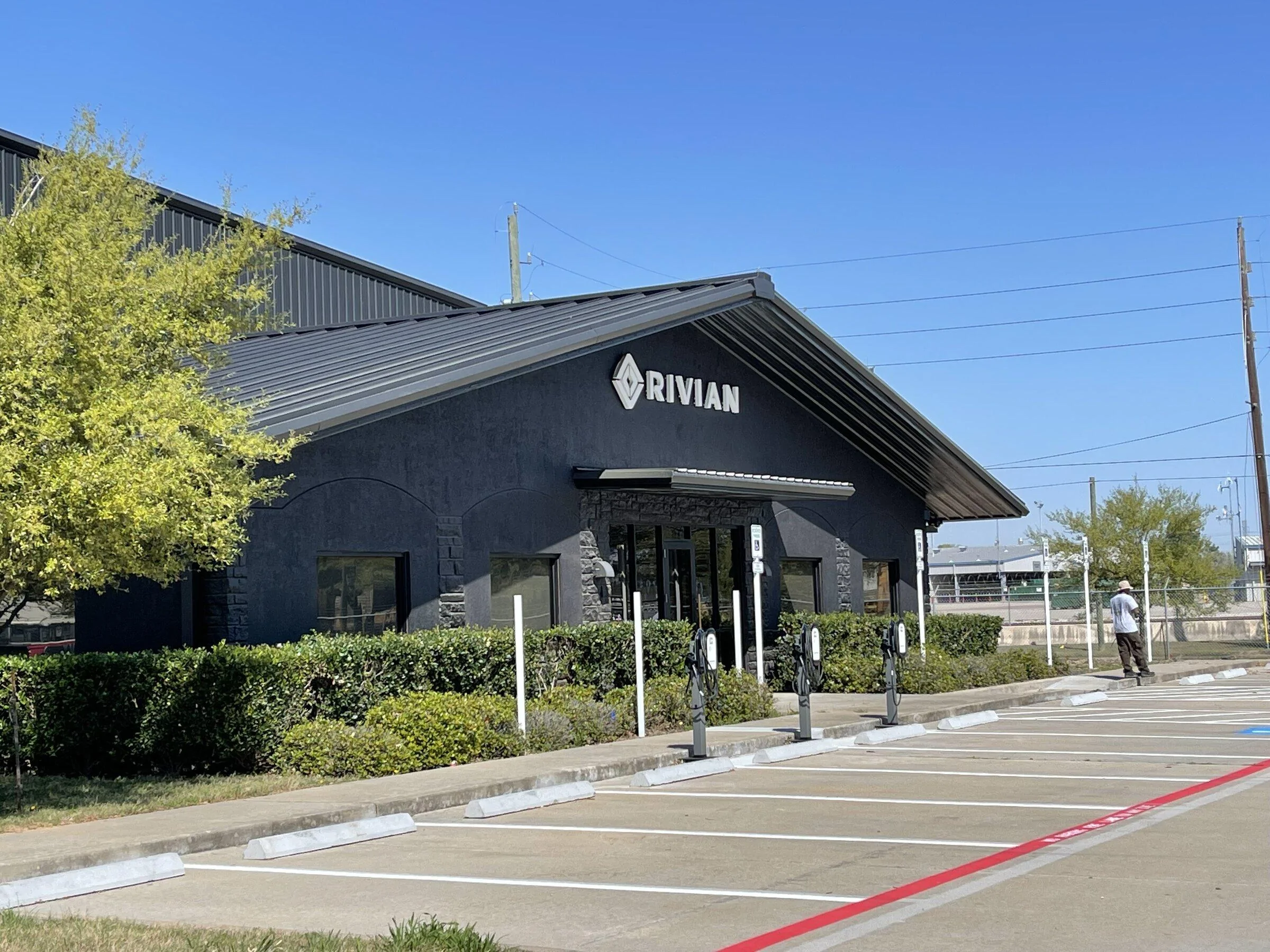Rivian R1T R1S Rivian Service Centers / Retail Locations List / Other Facilities (Pics & Updates) IMG_1411