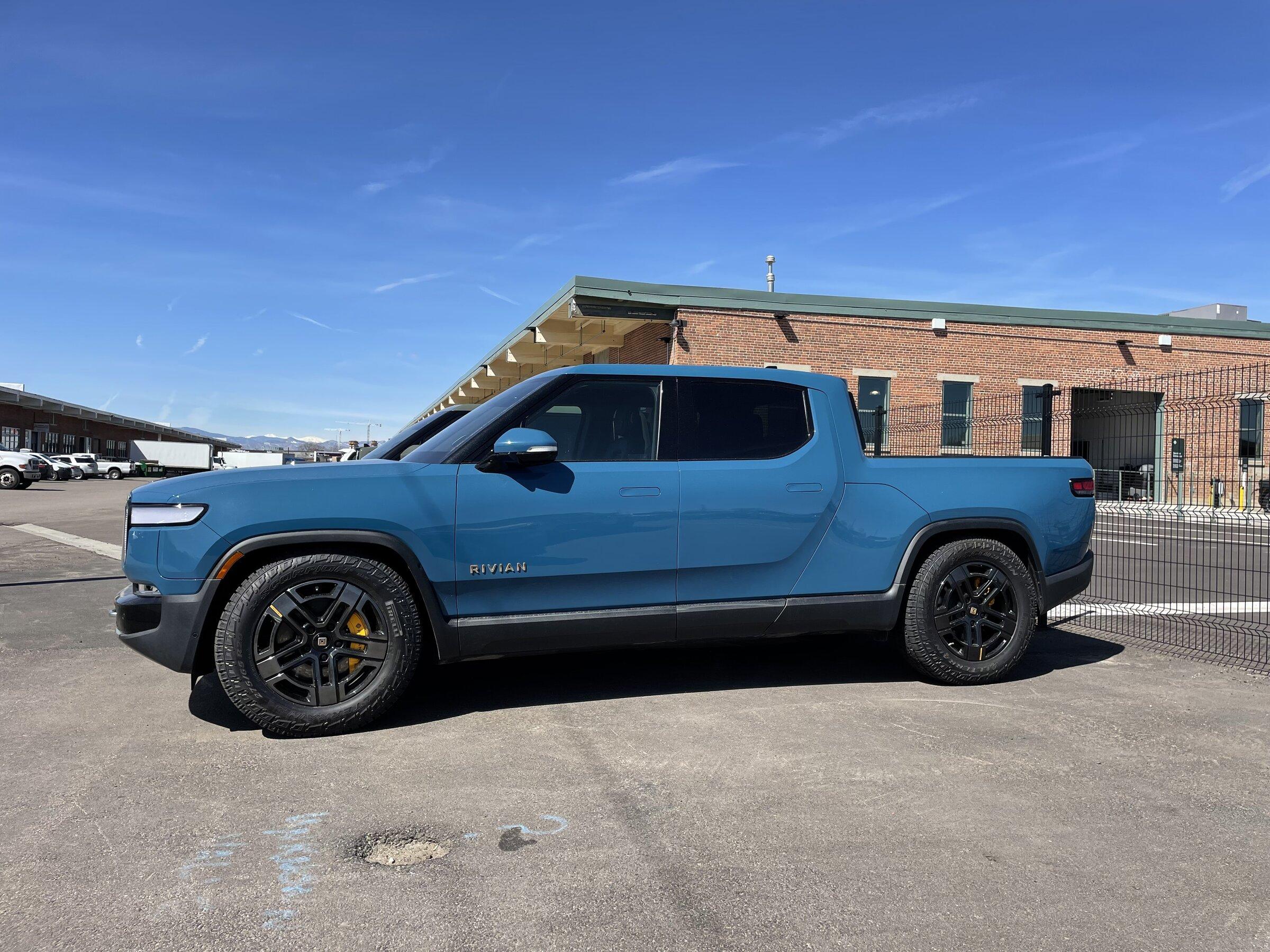 Rivian R1T R1S 20" AT wheels. Bright vs Dark. 8399634E-A53A-4A2B-BCA6-A9BACD7E618B