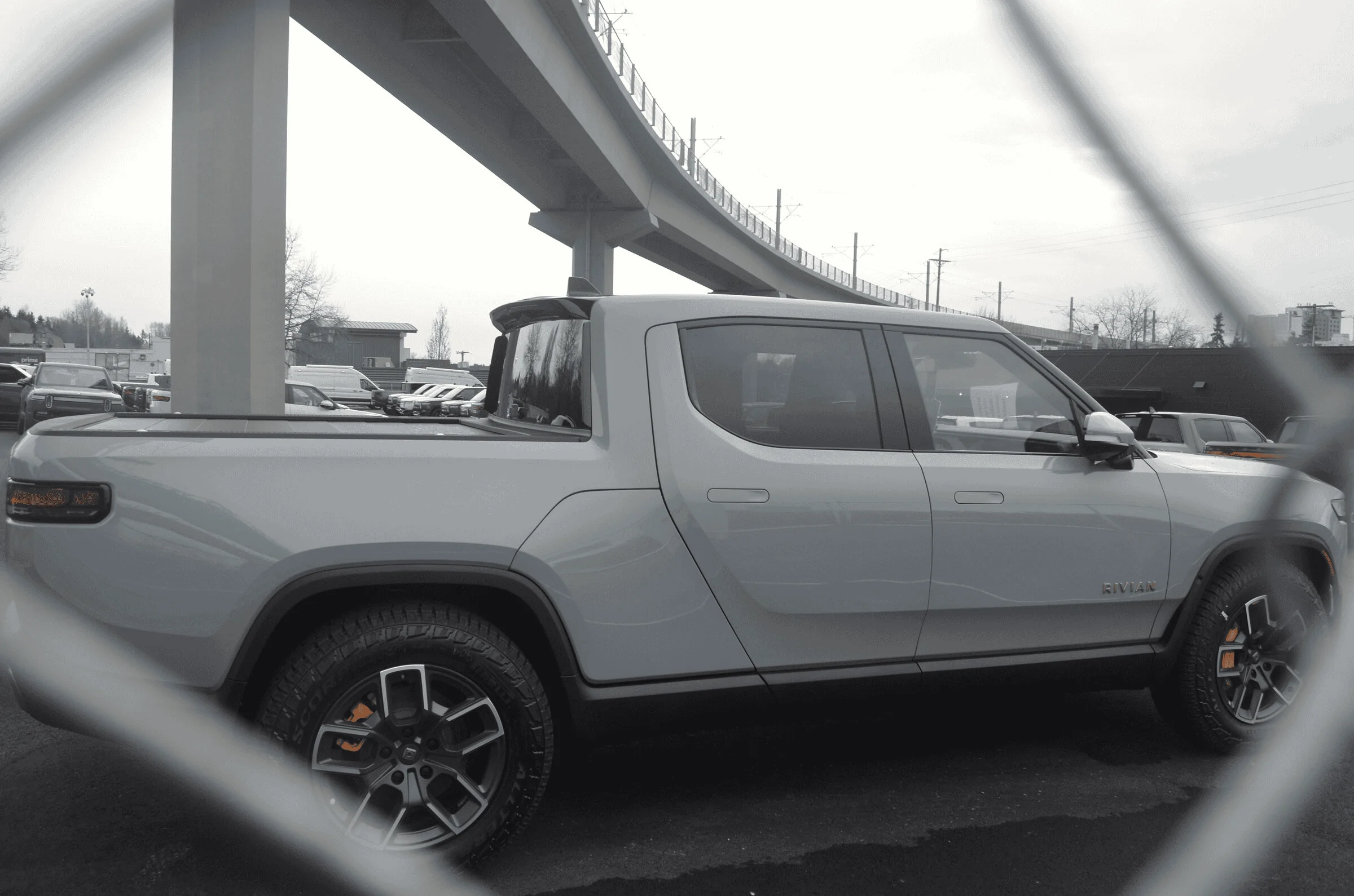 Rivian R1T R1S Video: Limestone color shows its chameleon nature on this Rivian R1T 1648928238883