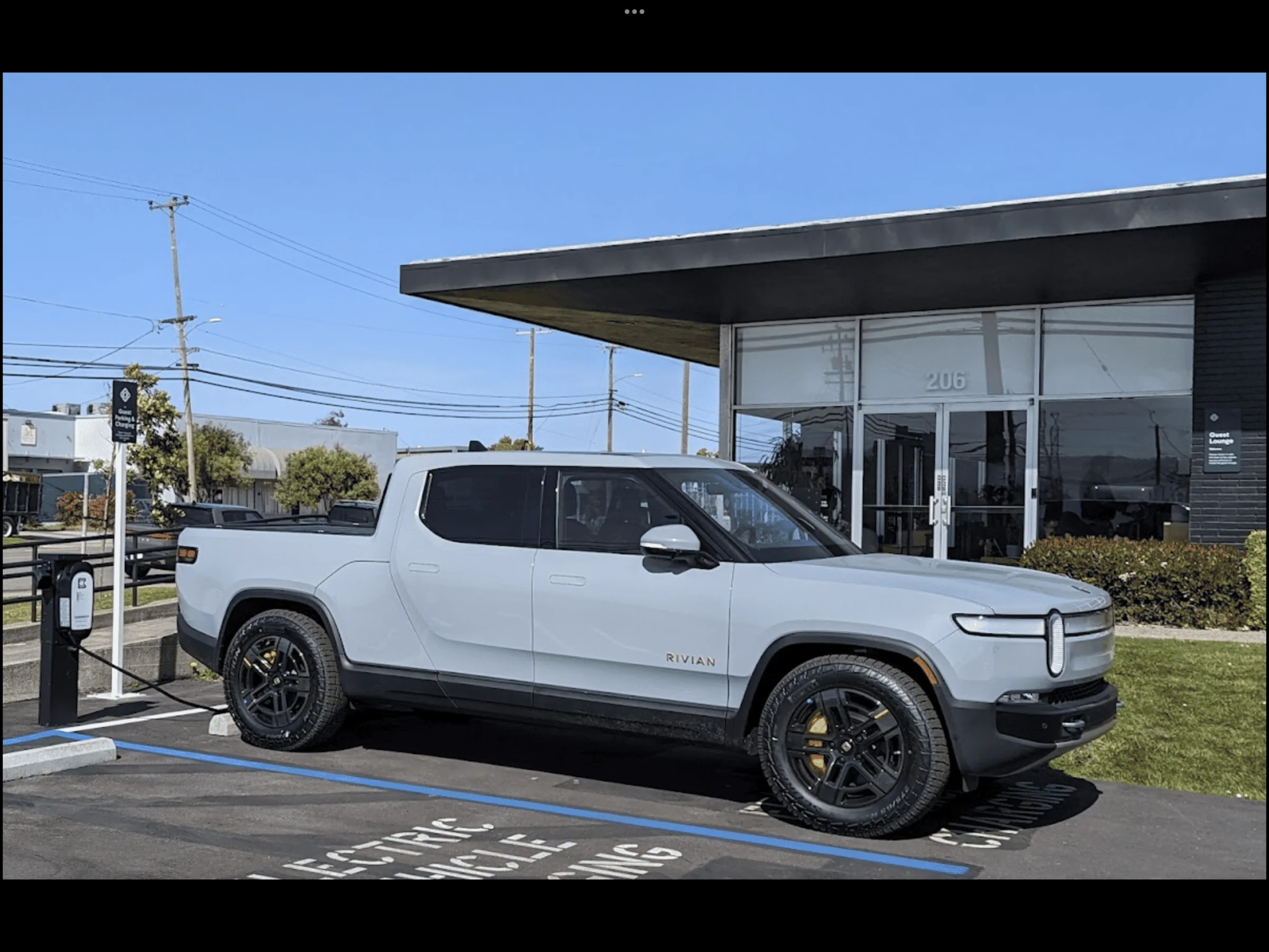Rivian R1T R1S Spotted (On Google Maps): R1T in limestone BD4F5AAE-43B8-4BEC-95E4-D271A1E79D91