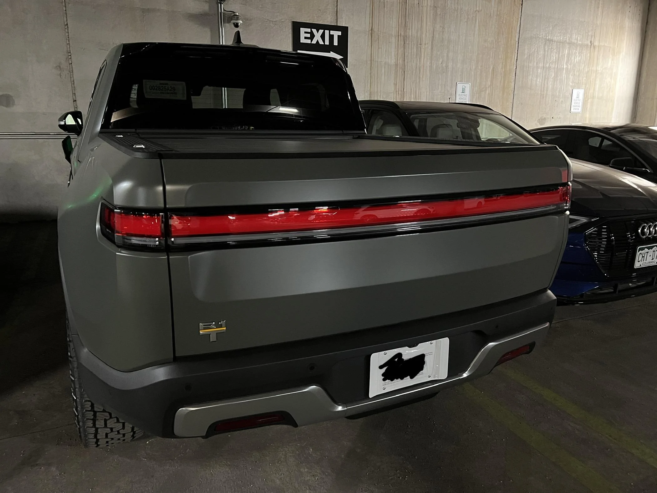 Rivian R1T R1S Matte Wrapped Launch Green R1T B0FA030B-2C0A-4F7A-B890-9CB063AF9D0B