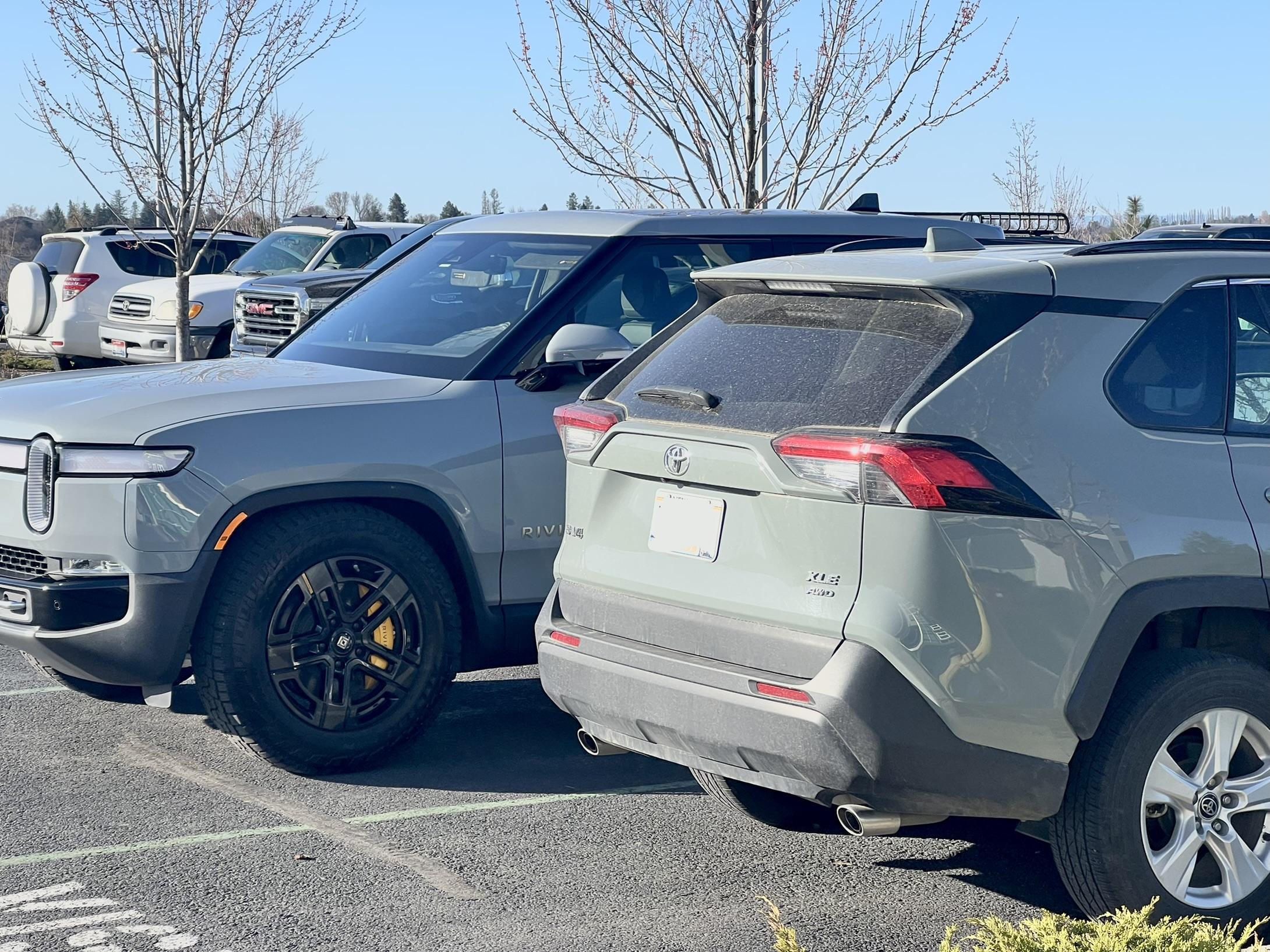Rivian R1T R1S Video: Limestone color shows its chameleon nature on this Rivian R1T D334CA00-1EAC-4663-B6AA-770FFF506DE6
