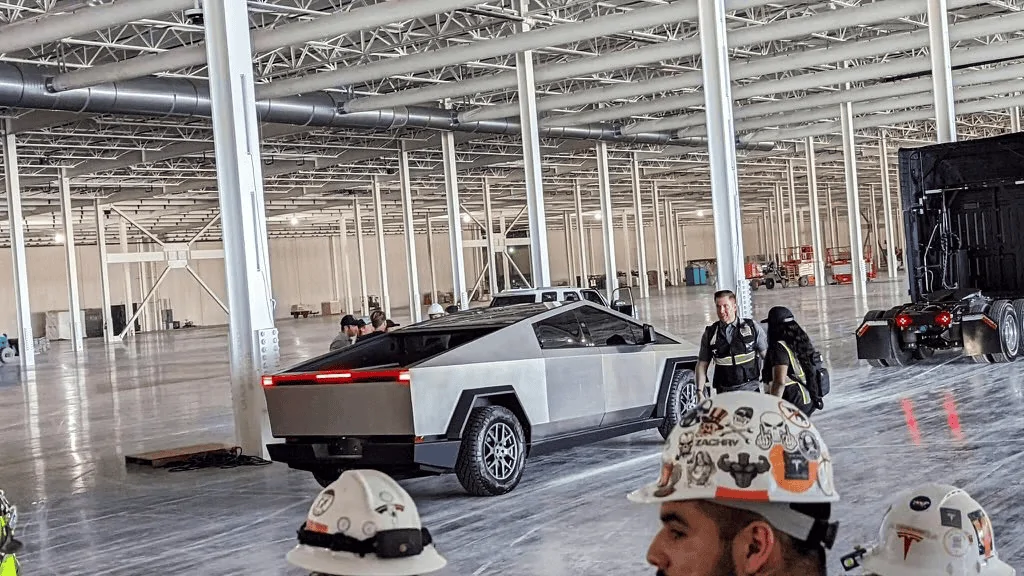Rivian R1T R1S Cybertruck photo leaked! ? 1649336498776