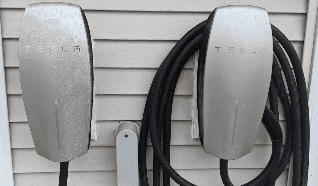 Rivian R1T R1S Any evidence of load sharing capability with Rivian chargers? 1649350073183