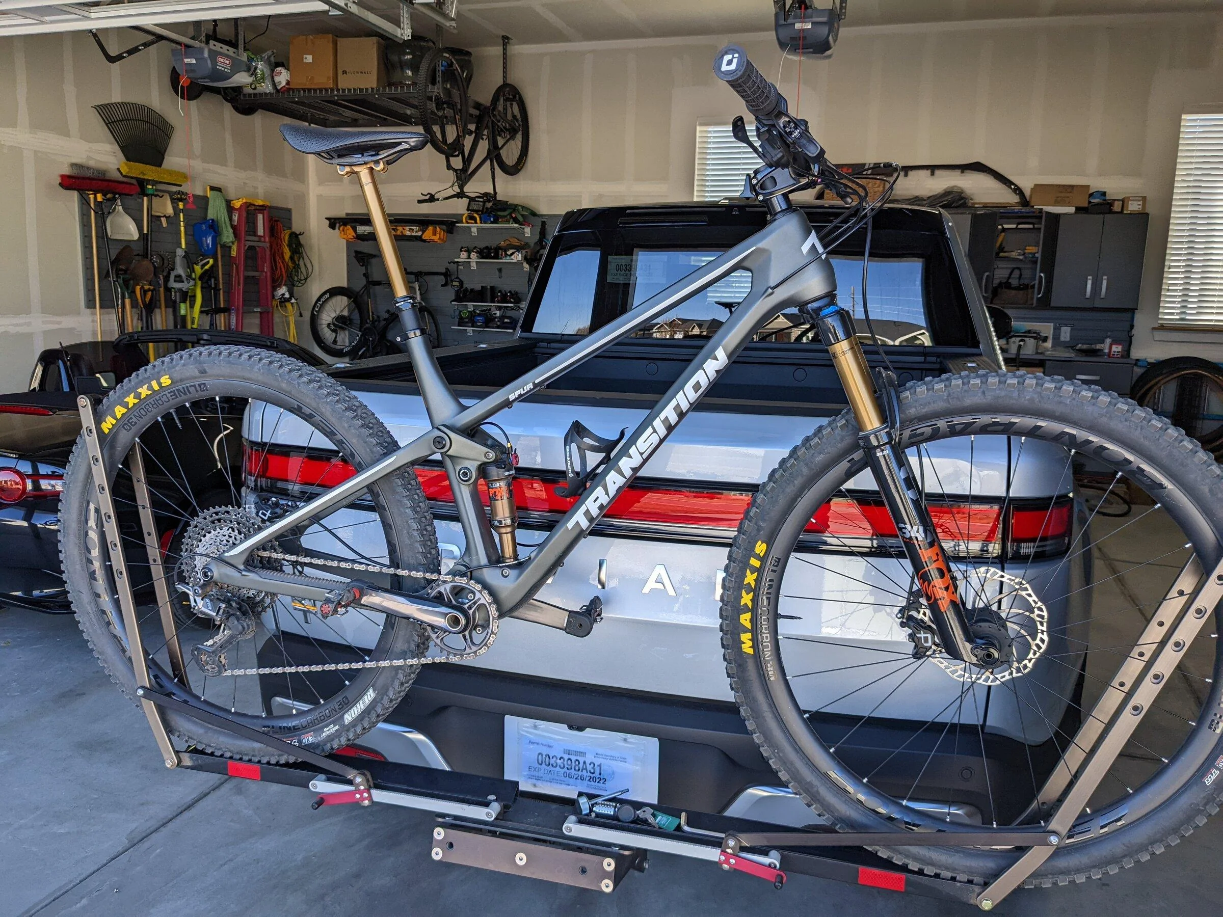 Rivian R1T R1S 1up rack fitment on bed crossbars PXL_20220408_222309009.MP