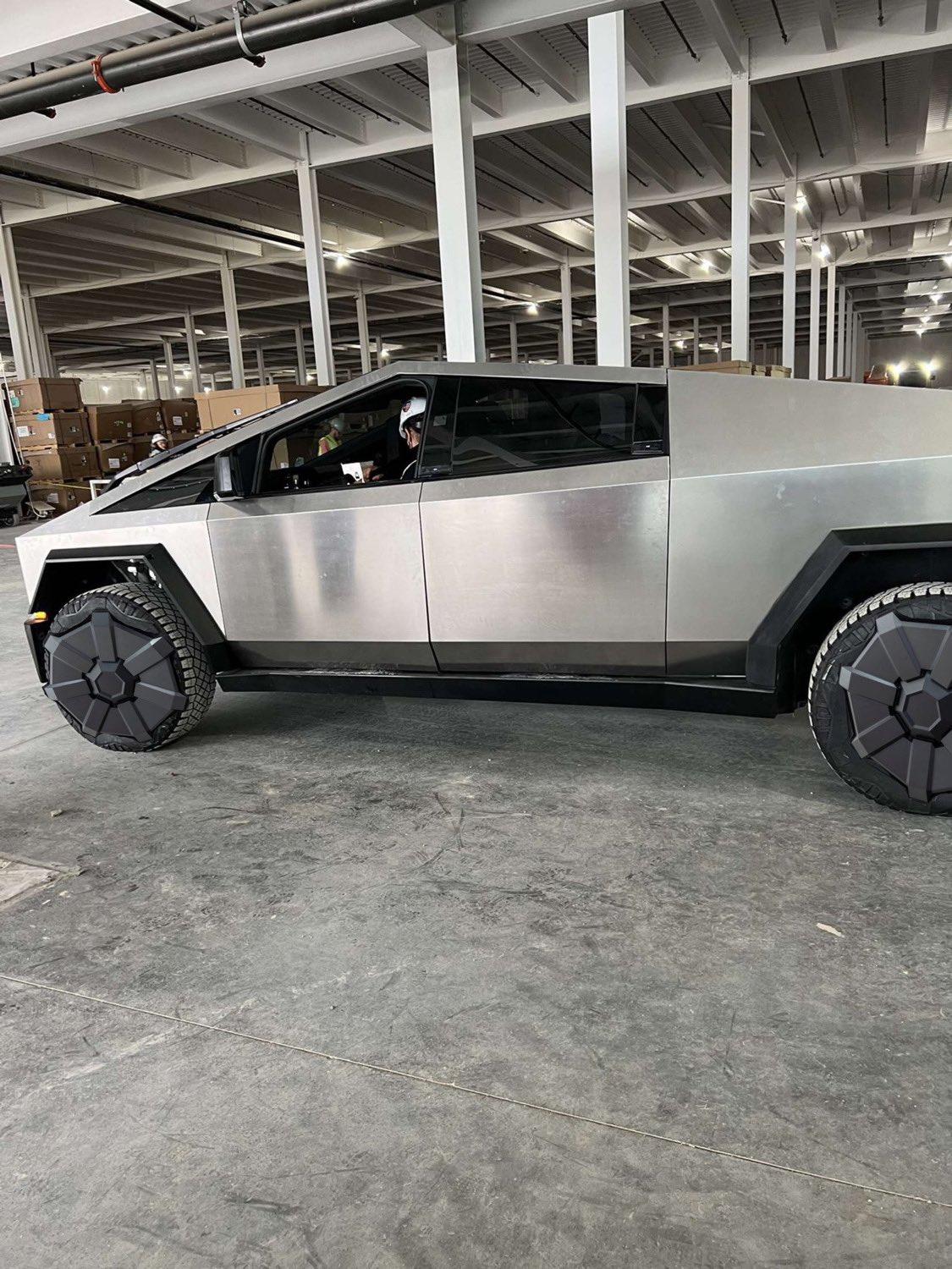 Rivian R1T R1S Current Tesla Owners: Moving to Rivian 78F50AA6-5F17-4FFD-B7FA-CF27F7BE1572