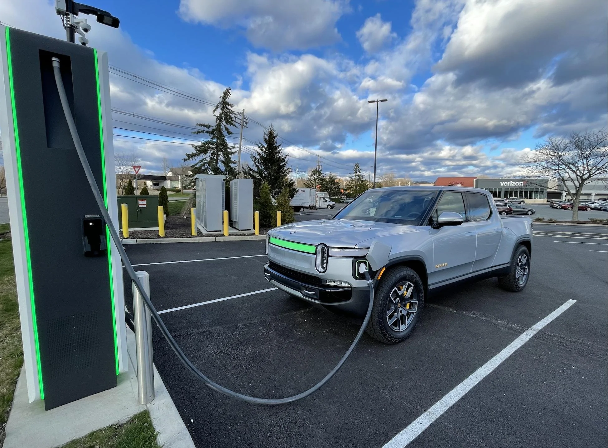 Rivian R1T R1S LA SILVER Rivian Photos R1T