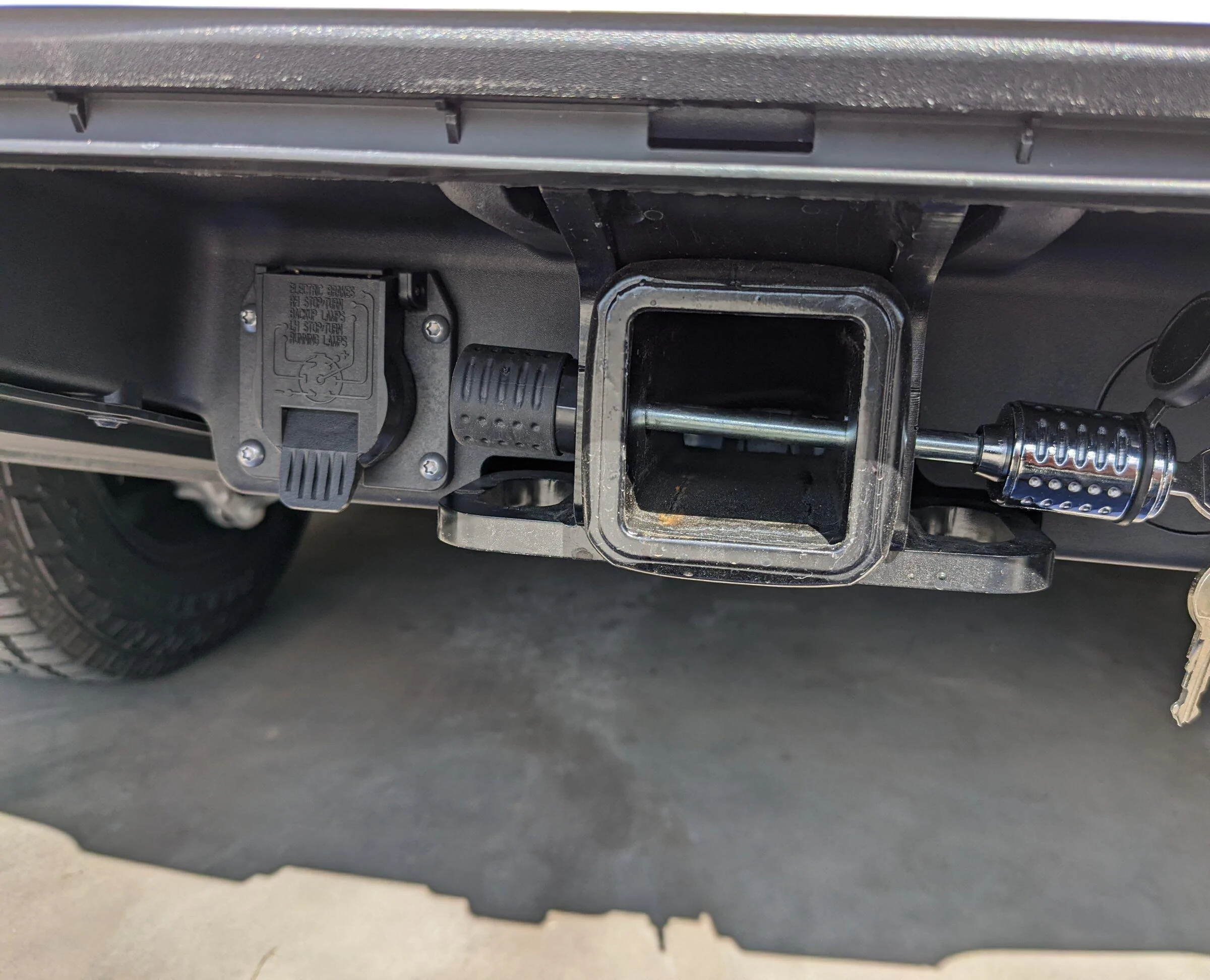 Rivian R1T R1S 1up rack fitment on bed crossbars PXL_20220410_155712874.MP (1)