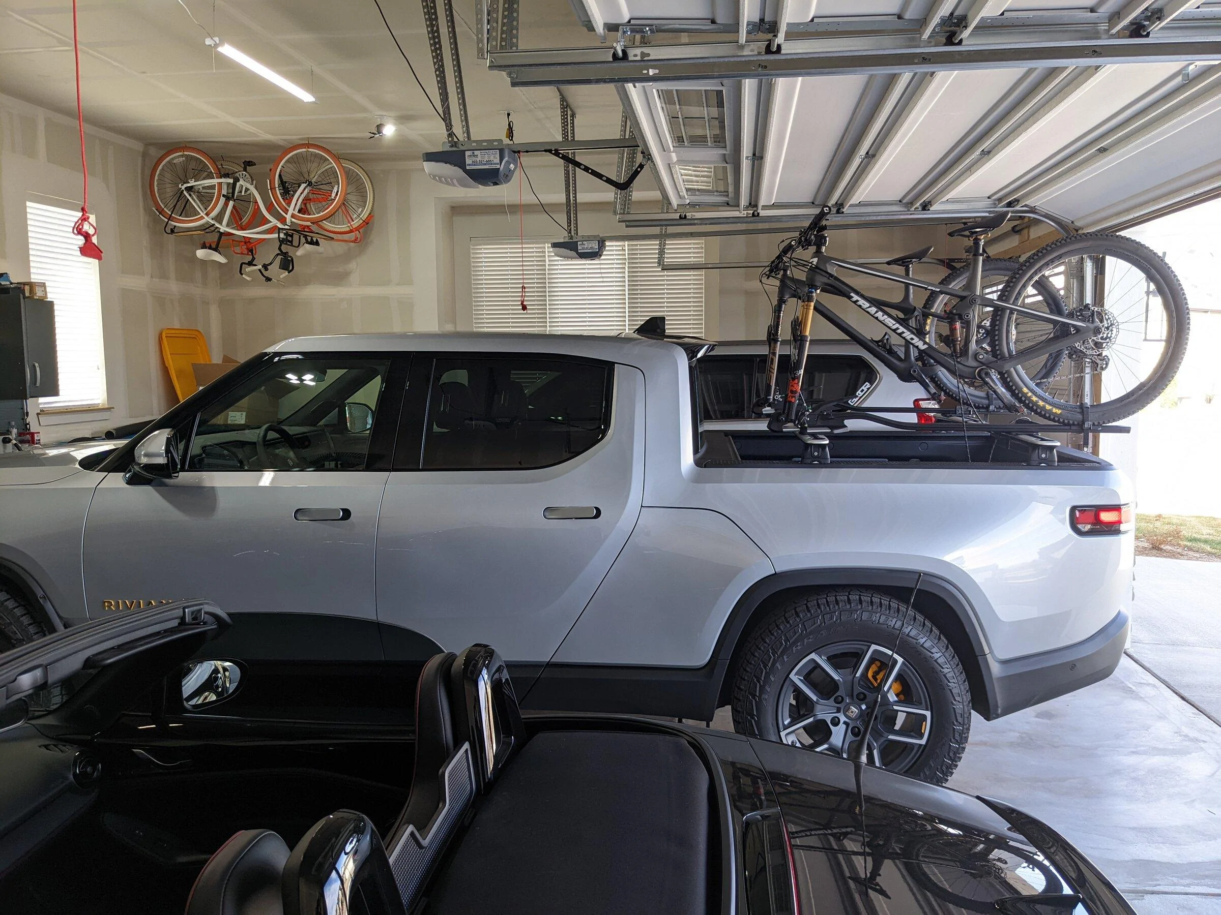 Rivian R1T R1S 1up rack fitment on bed crossbars PXL_20220410_222351695