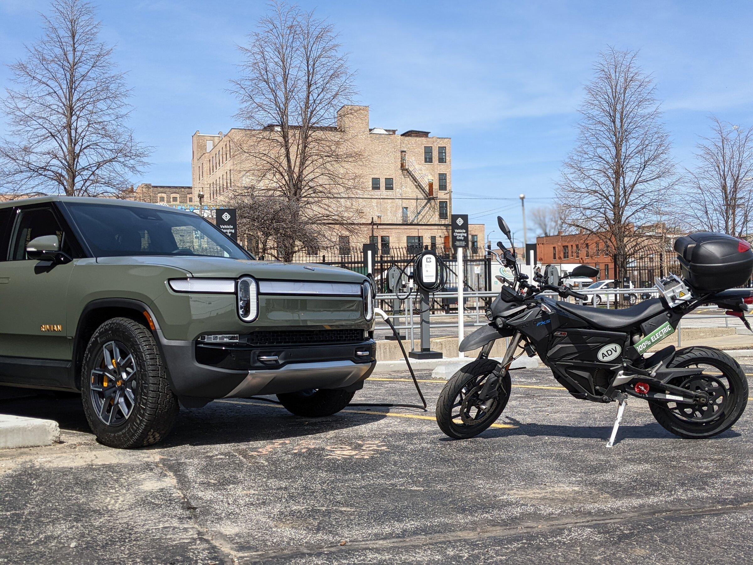 Rivian R1T R1S Chicago Rivian Sales Location Under Construction PXL_20220410_185541553.PORTRAIT