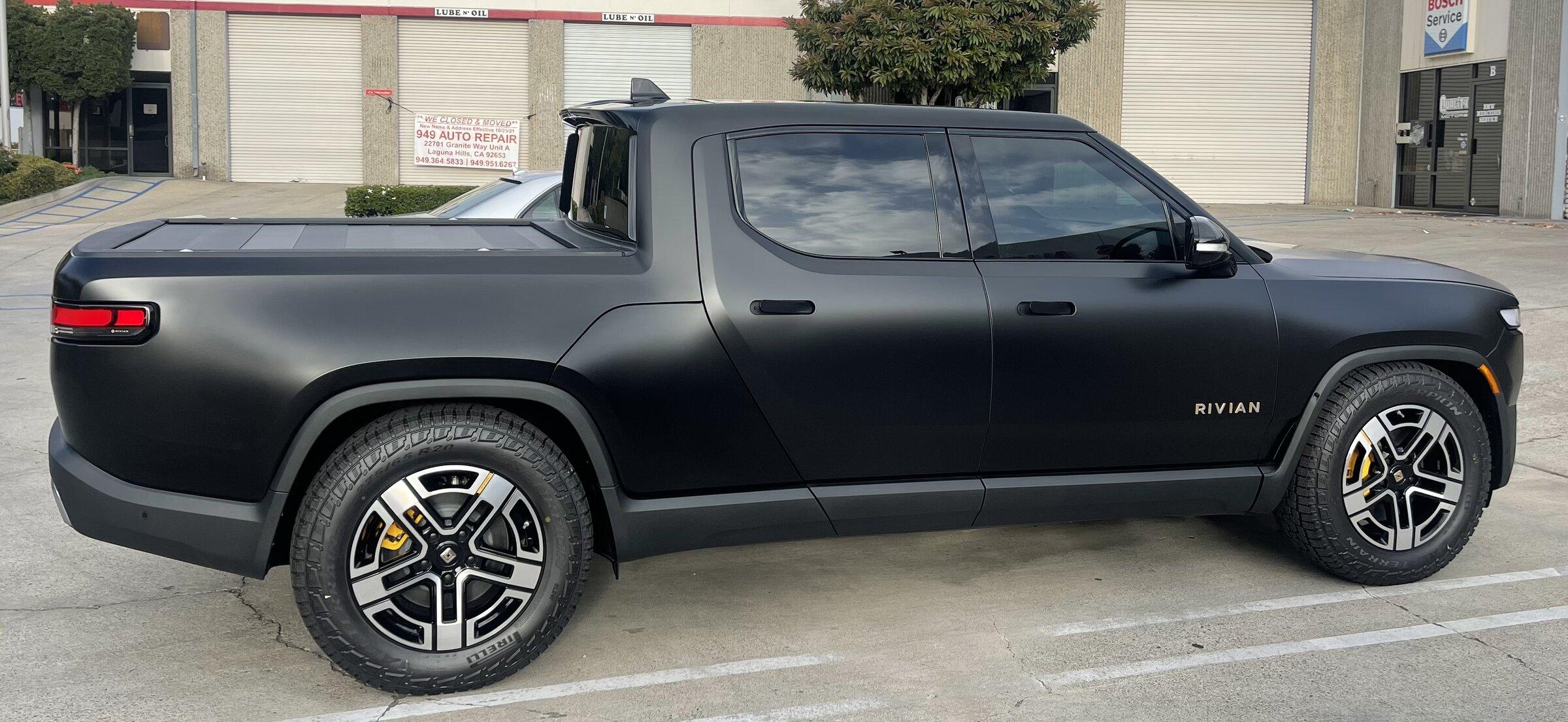 Rivian R1T R1S Matte Black Stealth PPF Rivian R1T Launch Edition 0414AC88-5514-4DF2-96B6-CEE2655696F0