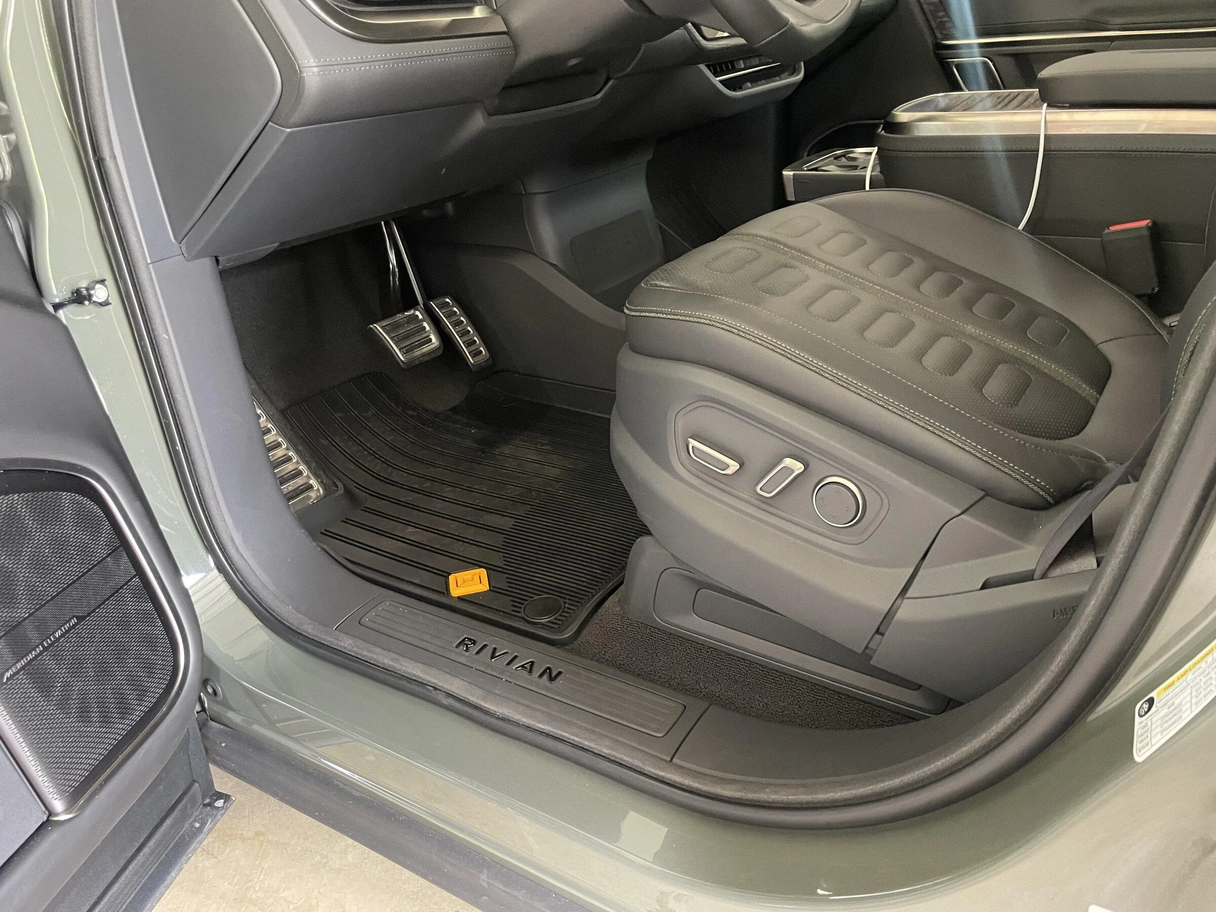 Rivian R1T R1S R1T Post Delivery Accessories and Review 84FAC147-2A39-4228-84B5-2583F8A29E87