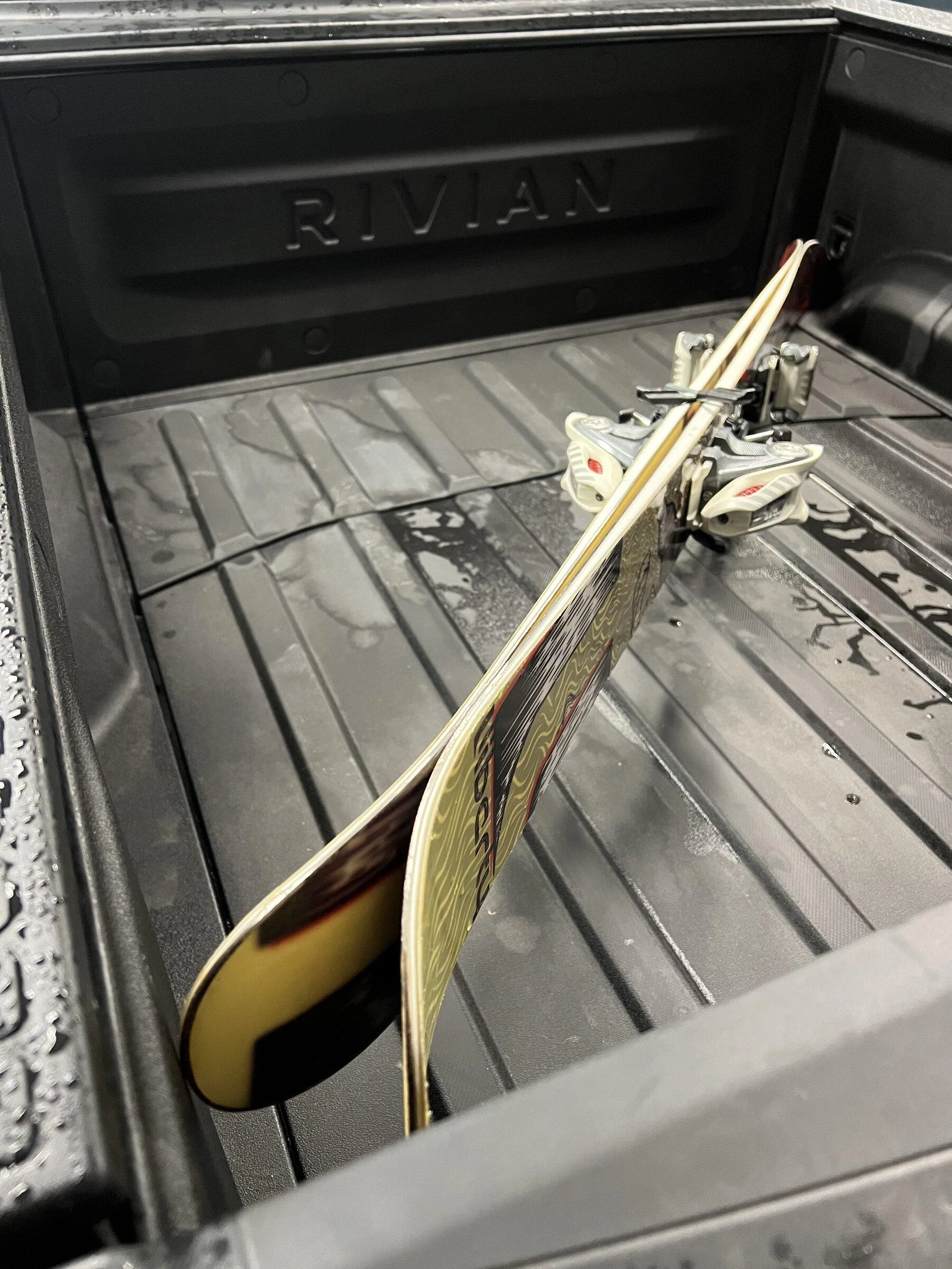 Rivian R1T R1S How are you planning to haul your ski / snowboard gear? 88B3C4FD-EF81-49B0-815D-D0F1DEC999ED