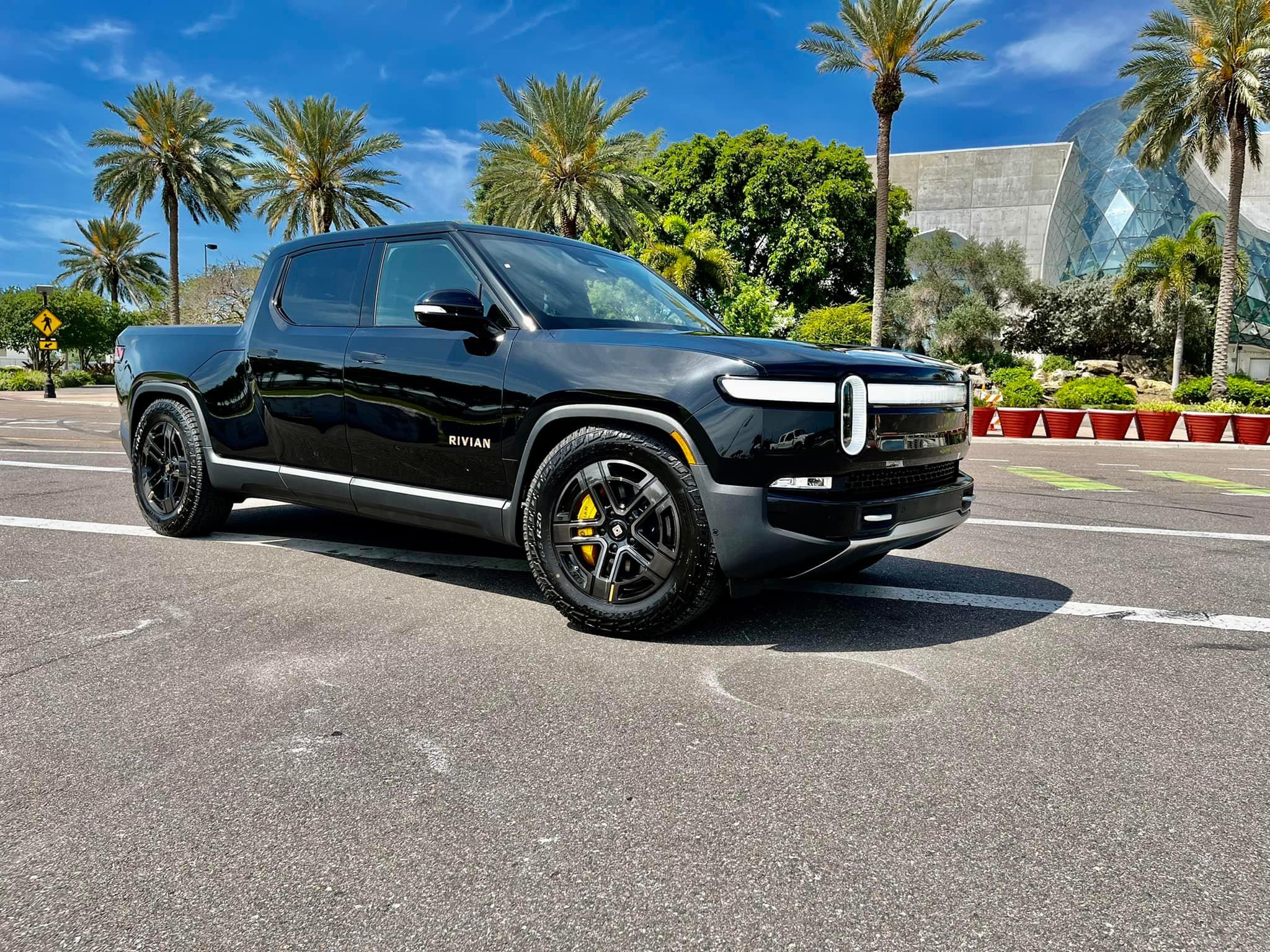 Rivian R1T R1S MIDNIGHT (Black) Rivian Photos 277759297_10227175866967561_570435778681573609_n