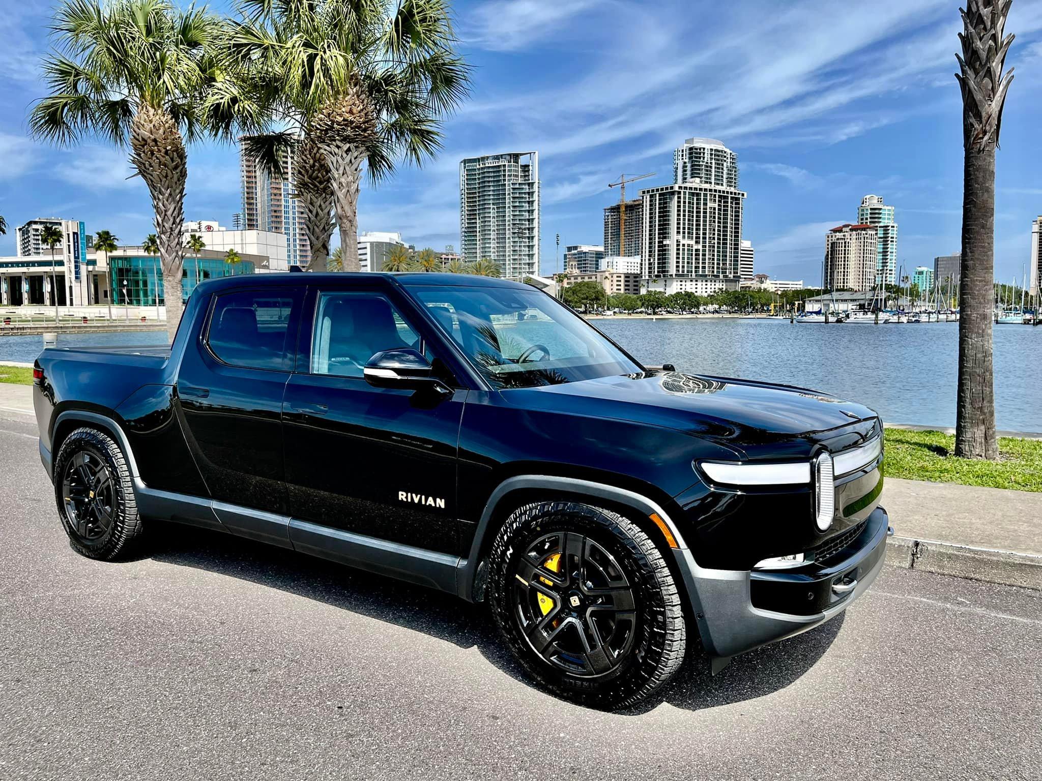 Rivian R1T R1S MIDNIGHT (Black) Rivian Photos 277789503_10227175867607577_7630820843206794936_n