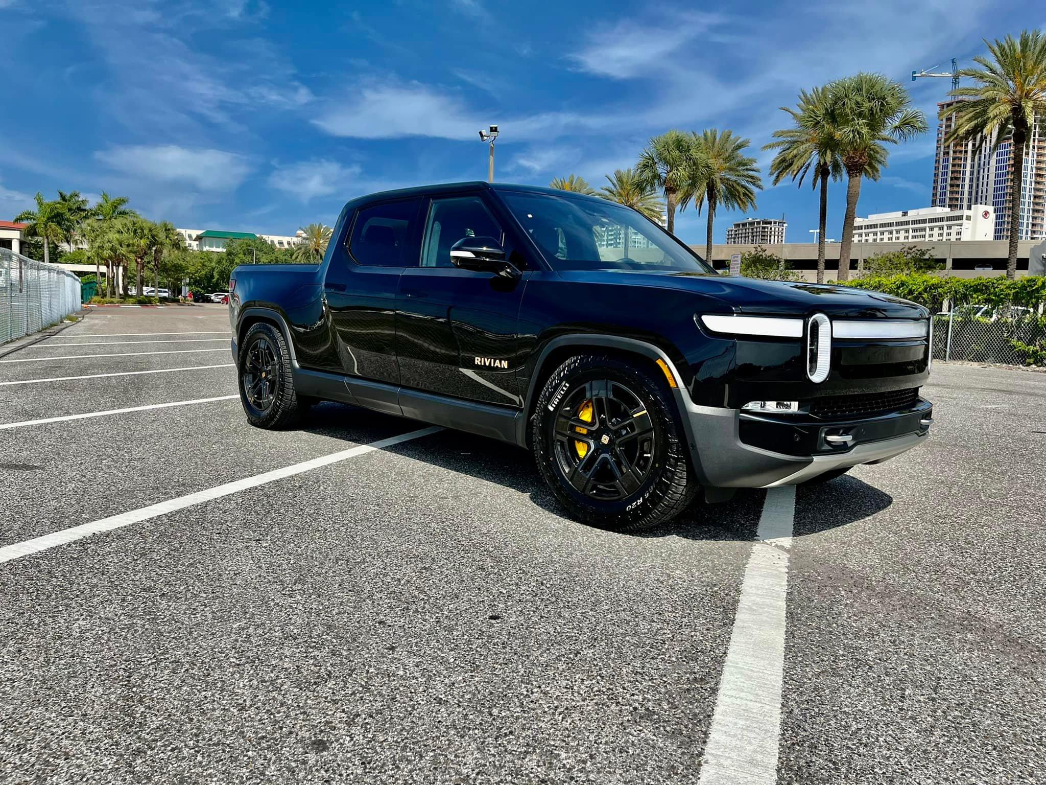Rivian R1T R1S MIDNIGHT (Black) Rivian Photos 278173853_10227175867967586_927504656911442204_n
