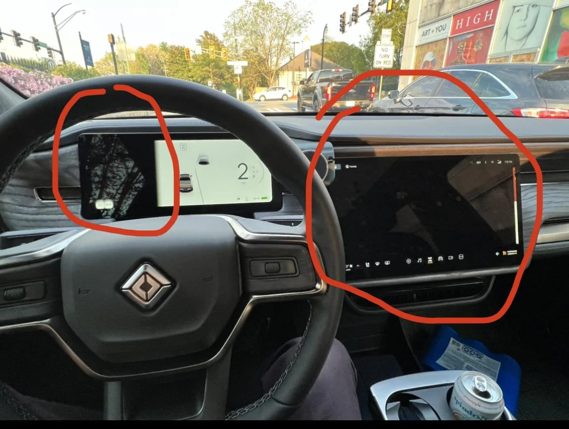 Rivian R1T R1S Screen went blank IMG_05CA54C338F5-1