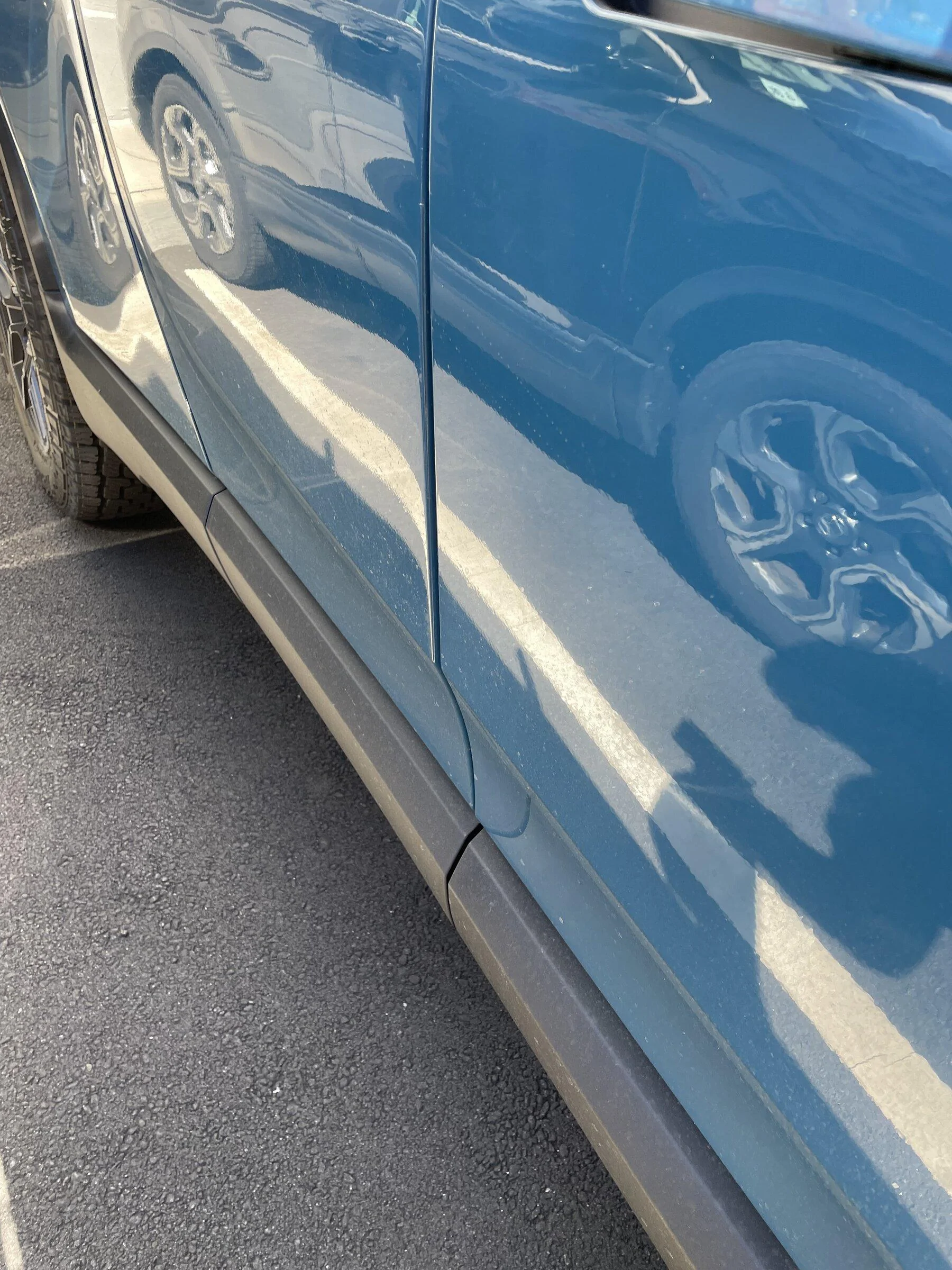 Rivian R1T R1S one door is pretty horribly formed among other issues (still love the truck overall, though) tempImageWYtgrR