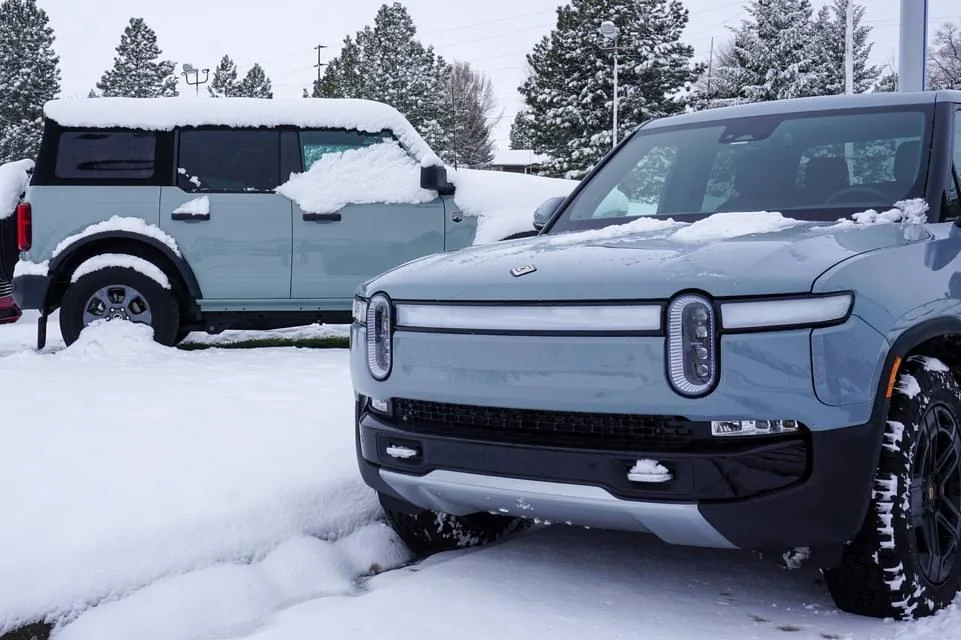 Rivian R1T R1S LIMESTONE R1T Photos CC30FC67-3EE9-4AF9-A02B-874E14F2E15C