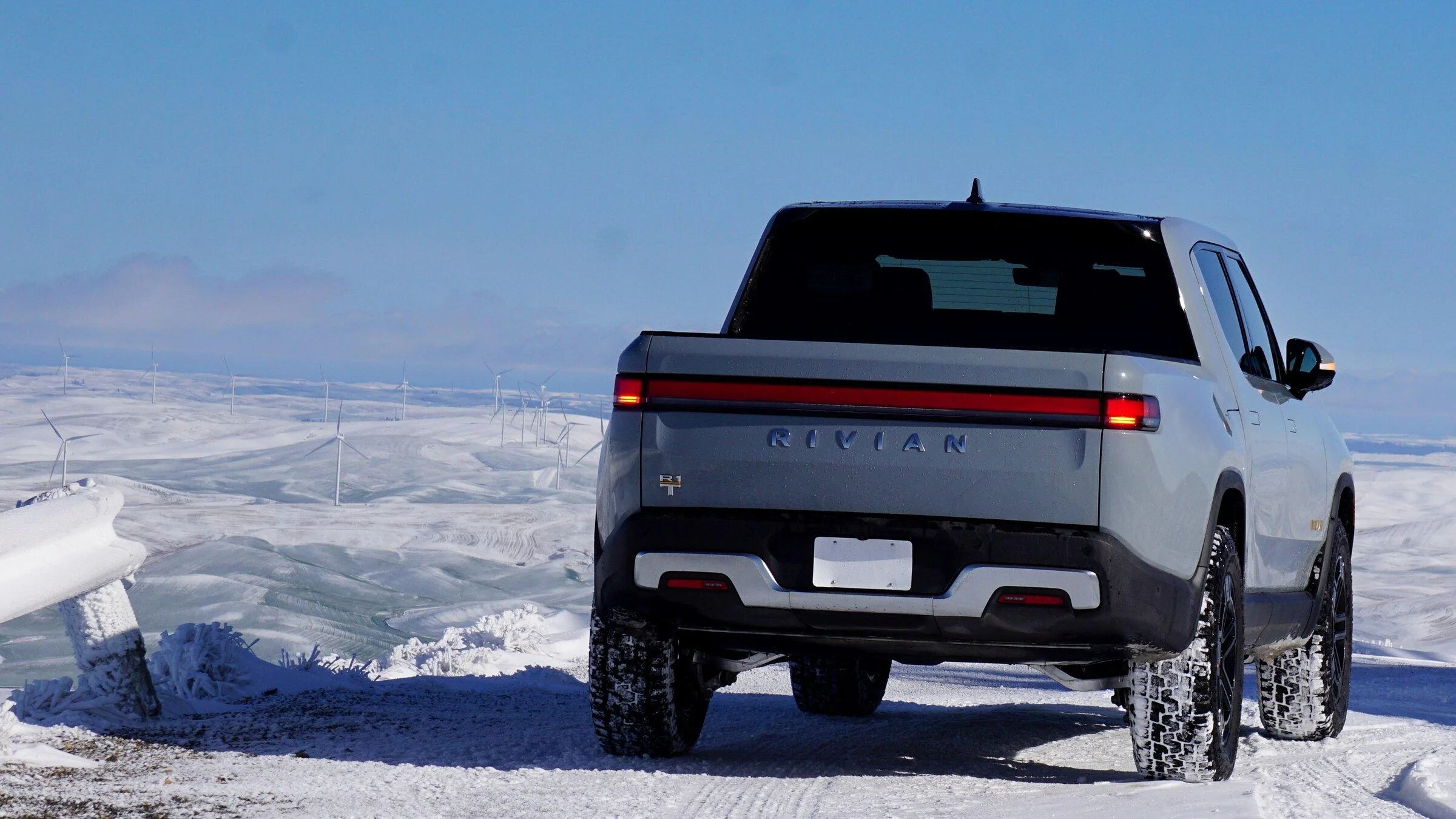 Rivian R1T R1S LIMESTONE R1T Photos 3