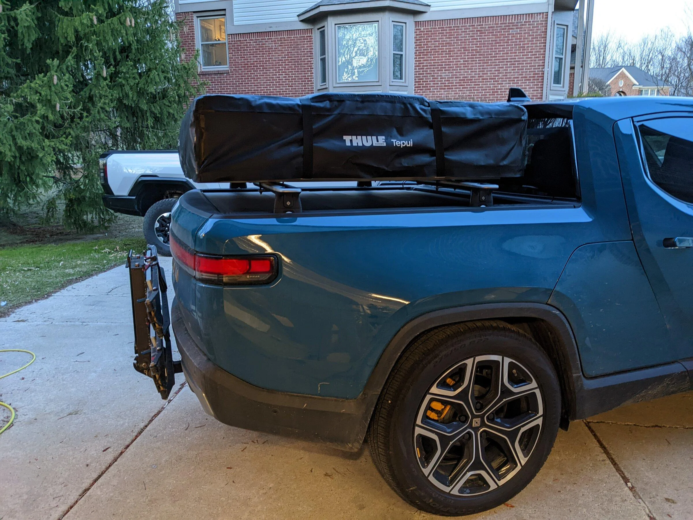 Rivian R1T R1S Non-Rivian rooftop tents PXL_20220418_001808086